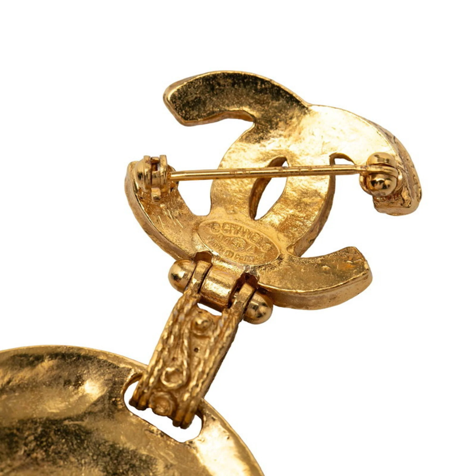 CC Logo Round Brooch Metal - Image 3