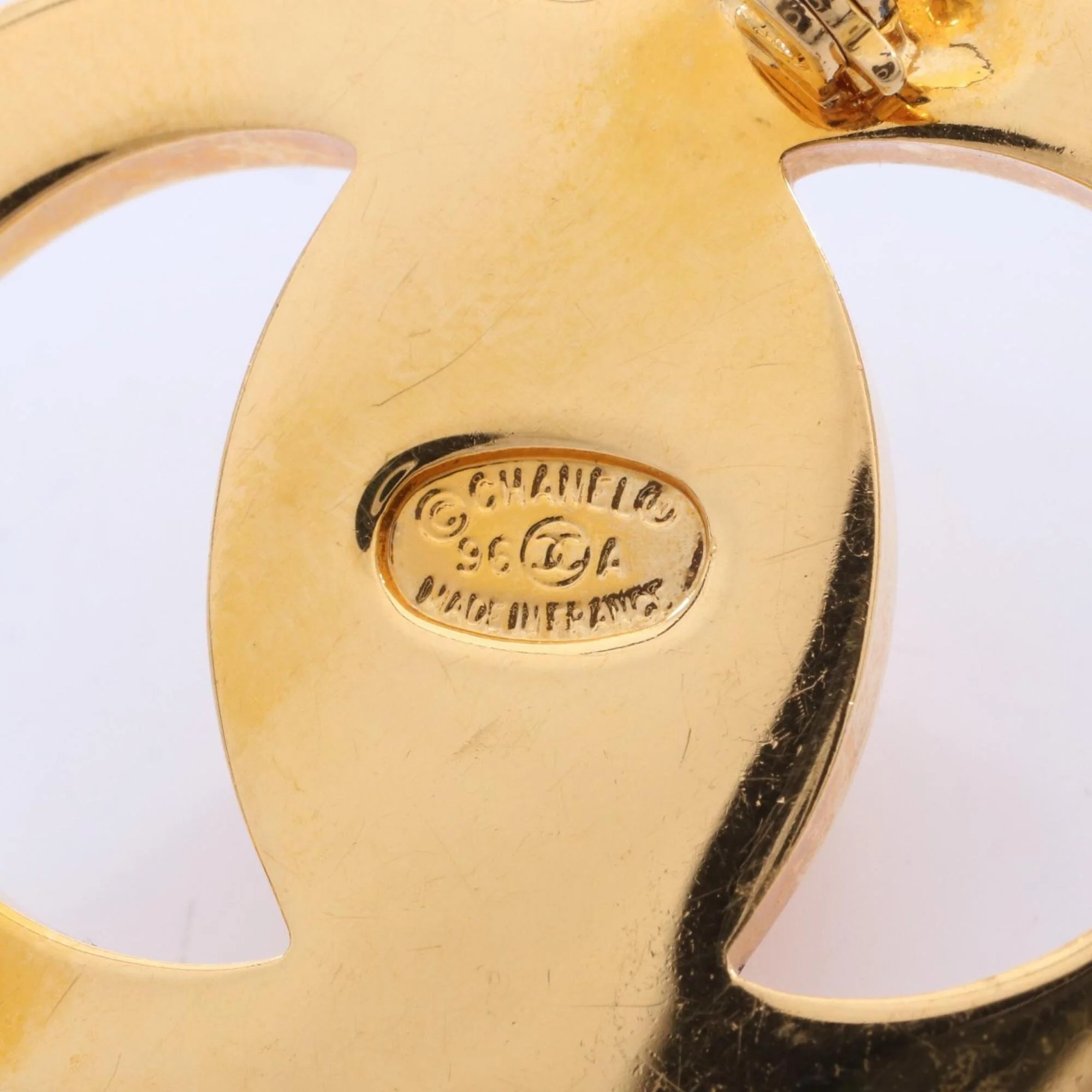 CC Logo Turnlock Brooch Metal - Image 3