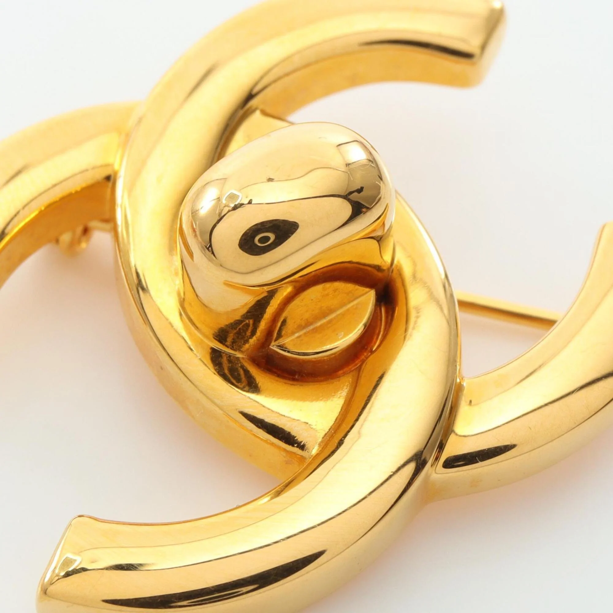 CC Logo Turnlock Brooch Metal - Image 5