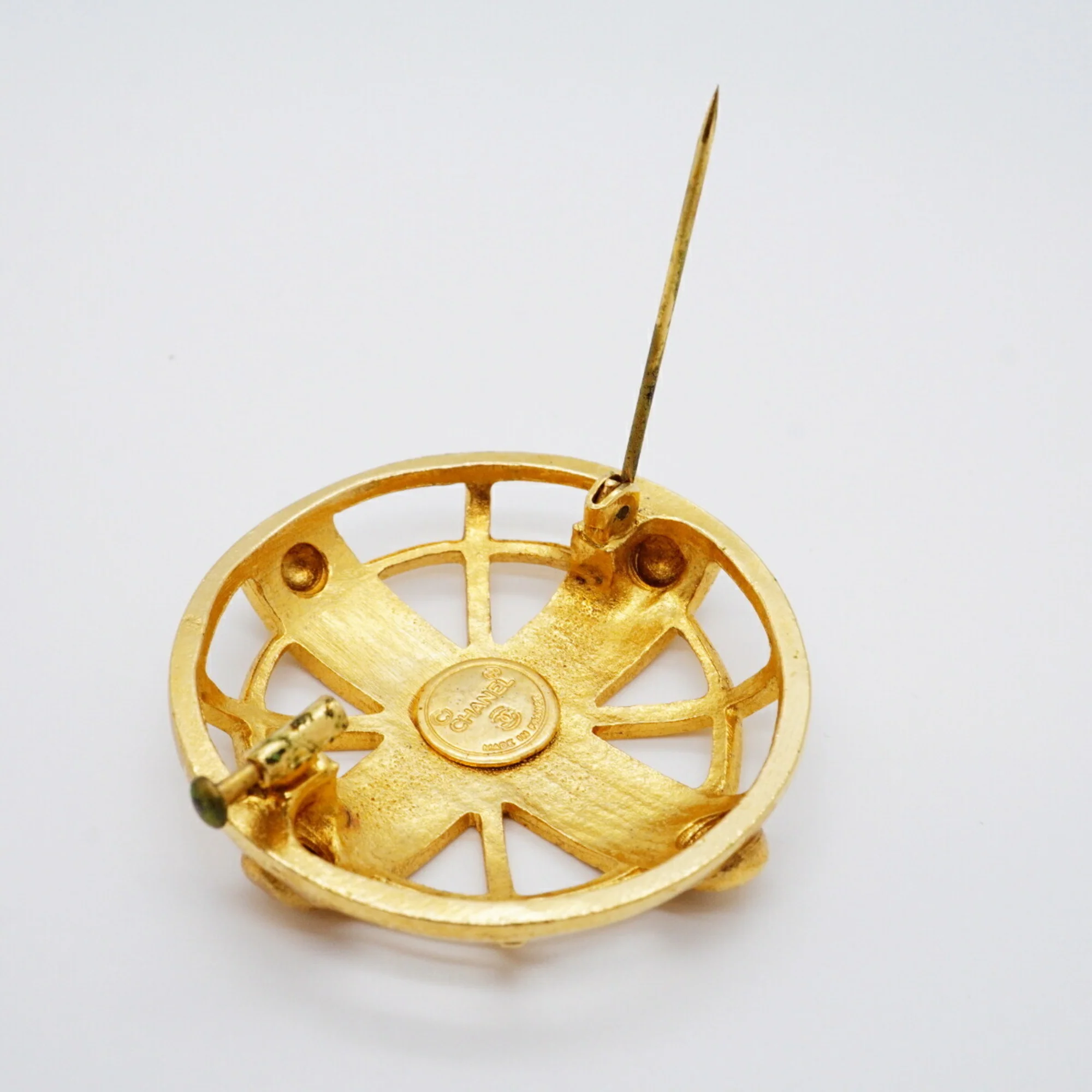 Circle Design Brooch Metal - Image 6