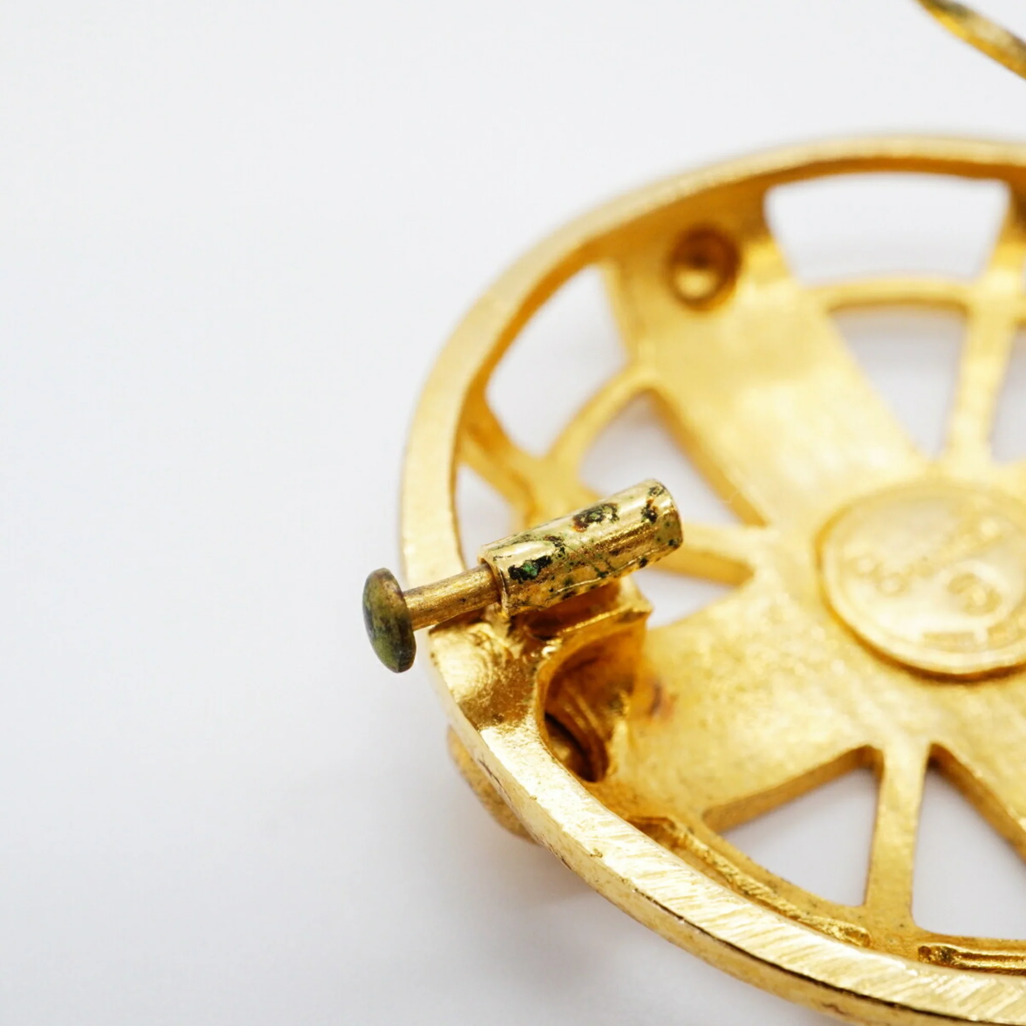 Circle Design Brooch Metal - Image 8