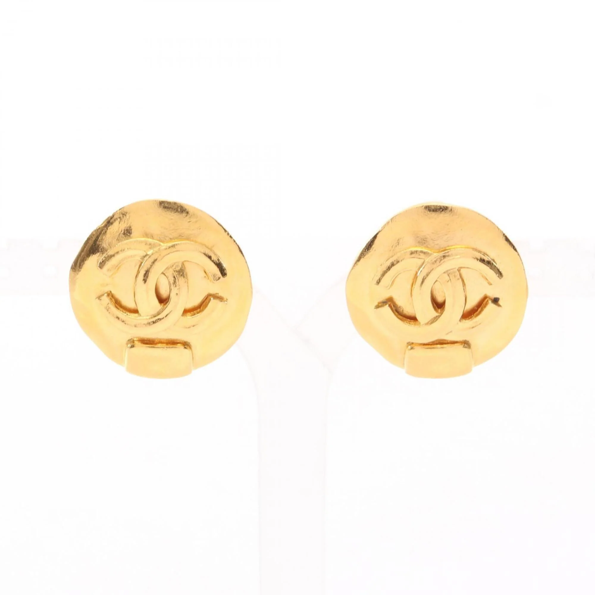 CC Logo Circle Clip-On Earrings Metal Gold-Tone Metal