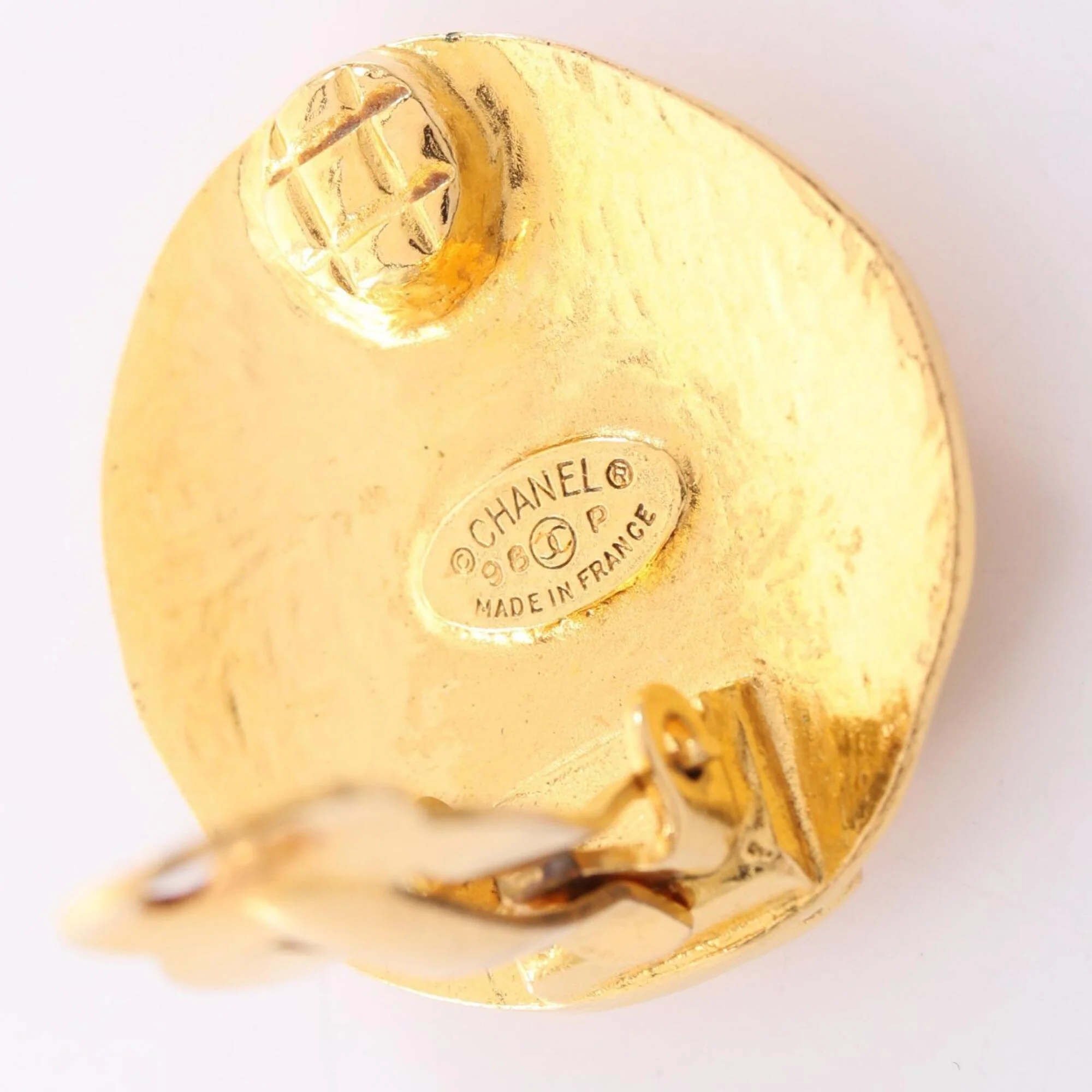 CC Logo Circle Clip-On Earrings Metal Gold-Tone Metal - Image 3