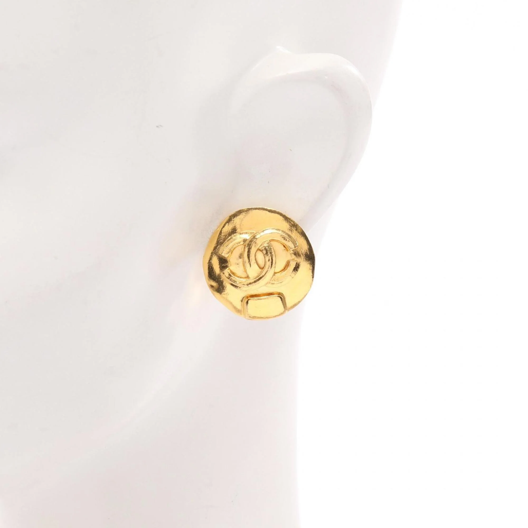 CC Logo Circle Clip-On Earrings Metal Gold-Tone Metal - Image 4