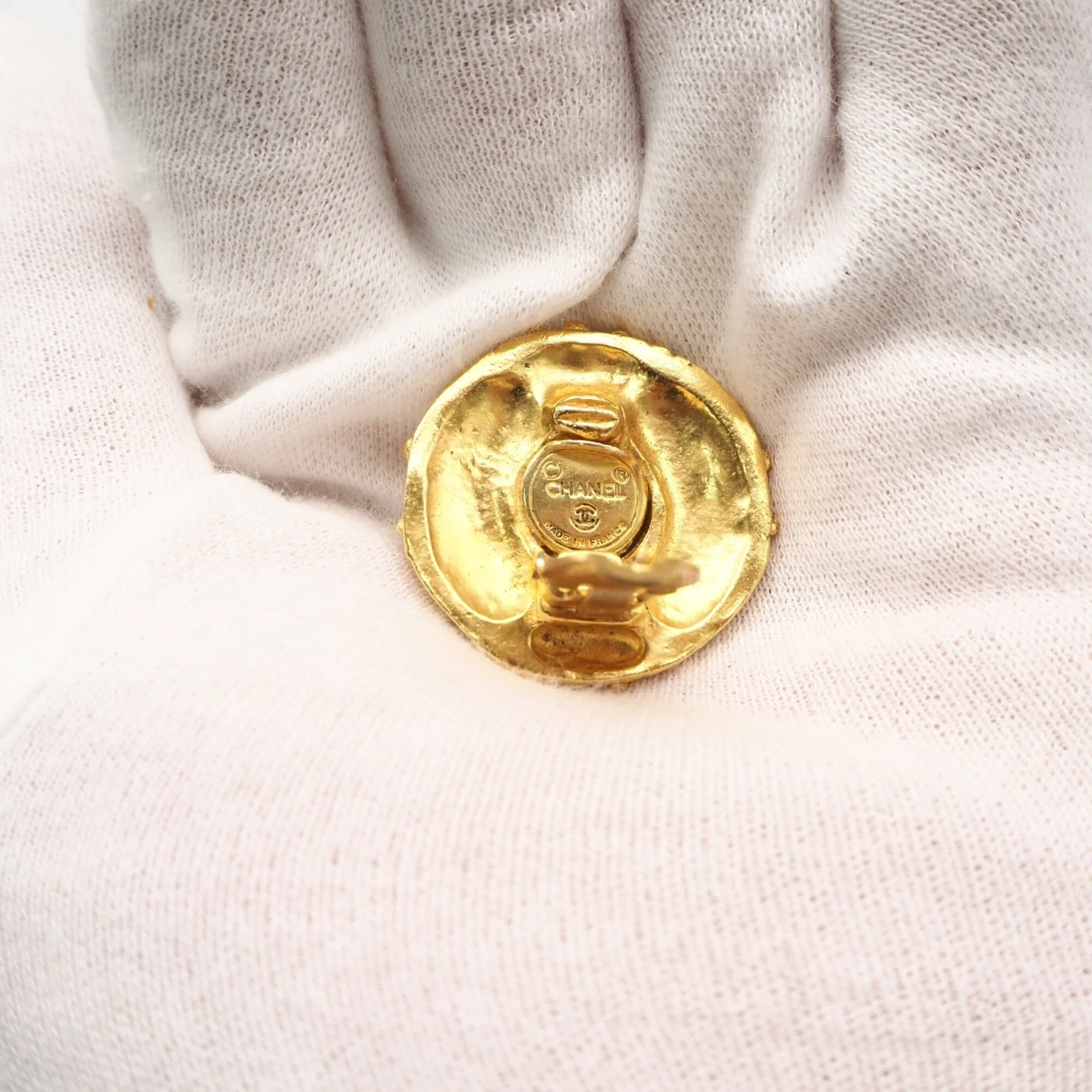 CC Logo Clip-On Earrings Gold-Tone Metal Gold-Tone Metal - Image 9