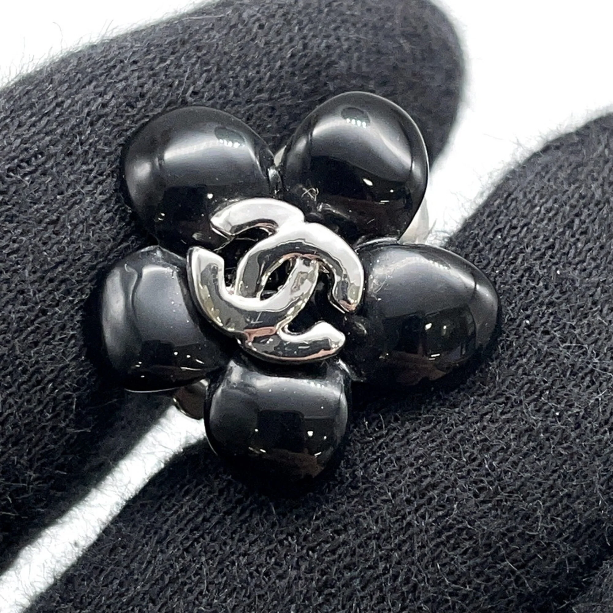 CC Logo Clip-On Earrings Metal - Image 5