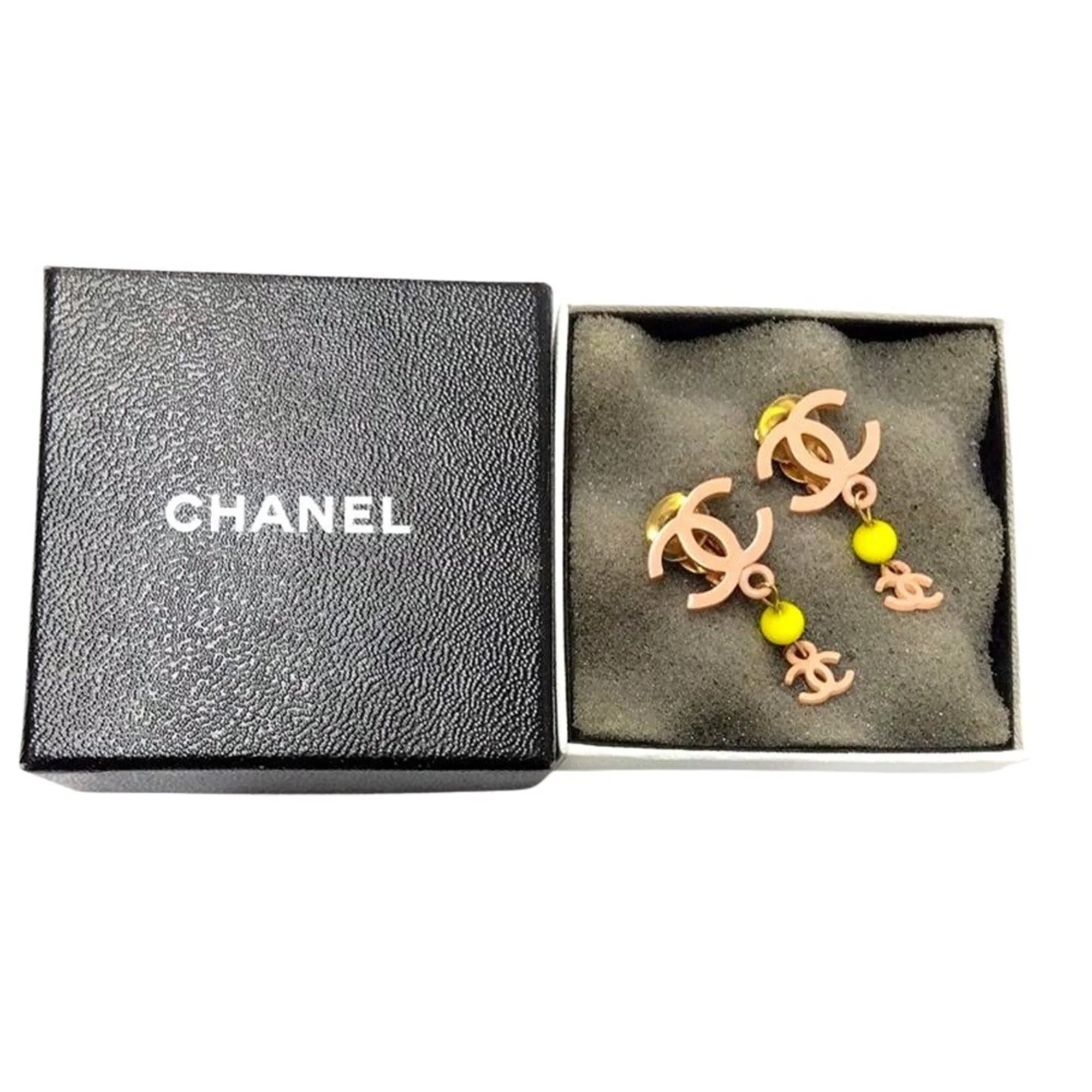 CC Logo Clip-On Earrings Metal - Image 7
