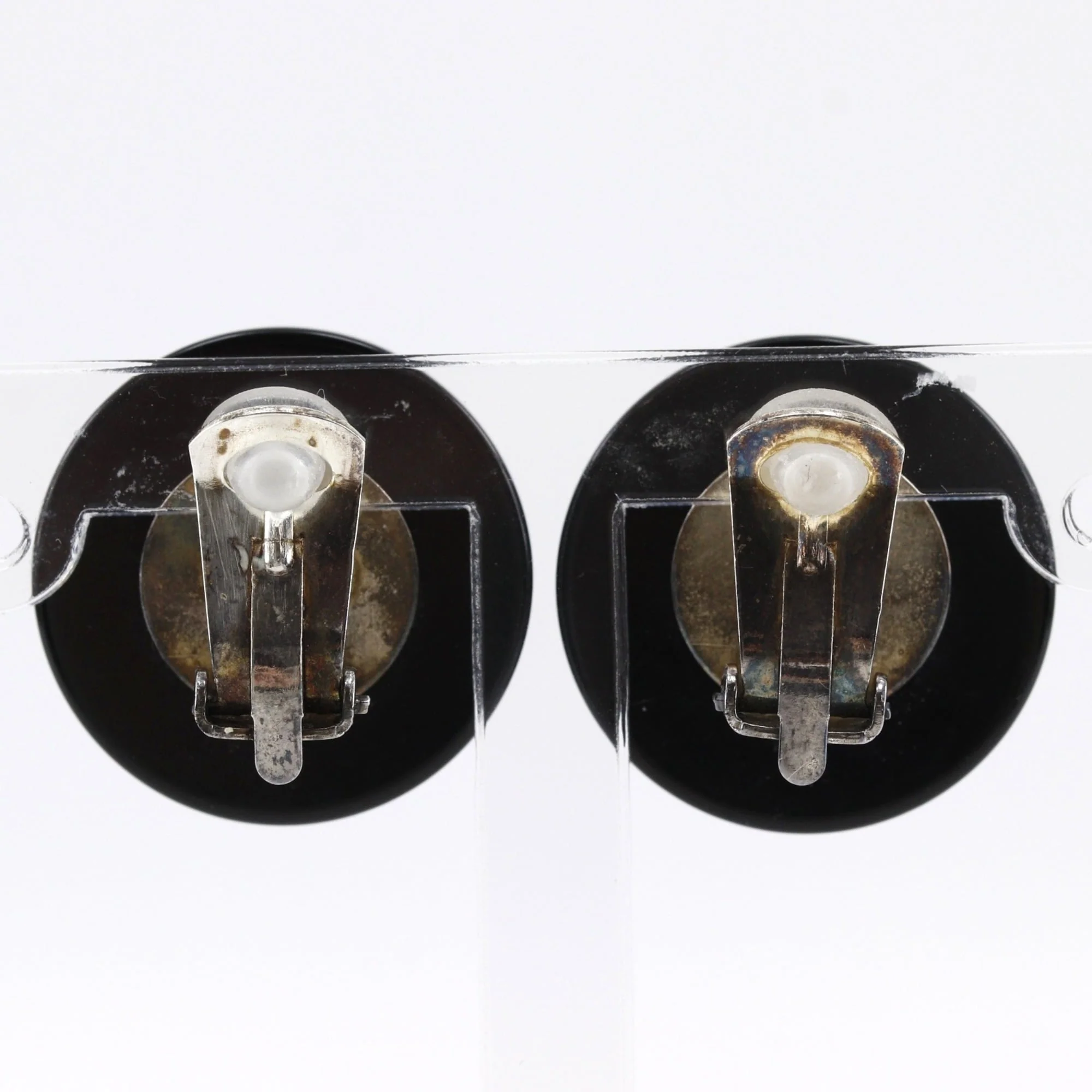 CC Logo Clip-On Earrings Metal - Image 3