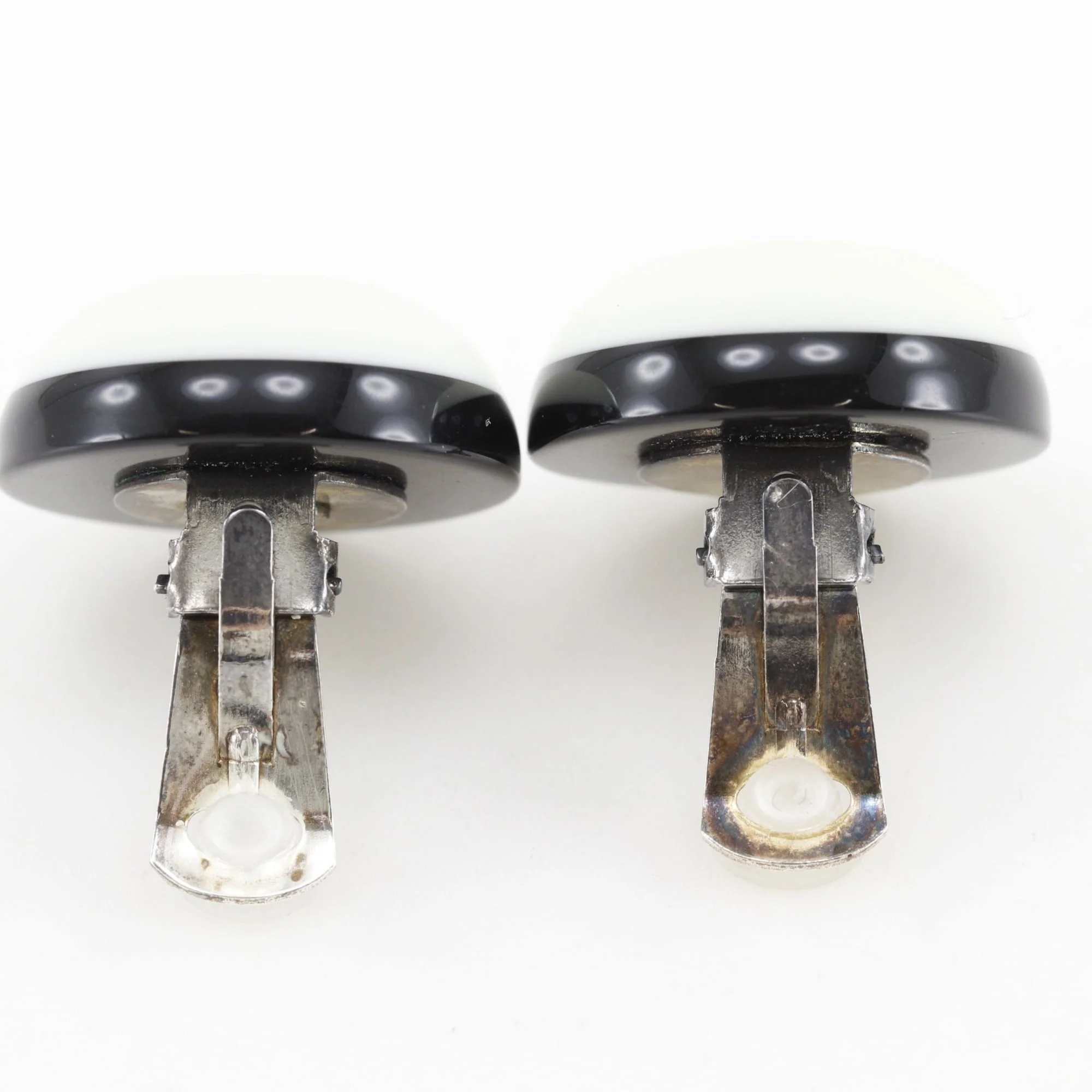 CC Logo Clip-On Earrings Metal - Image 6