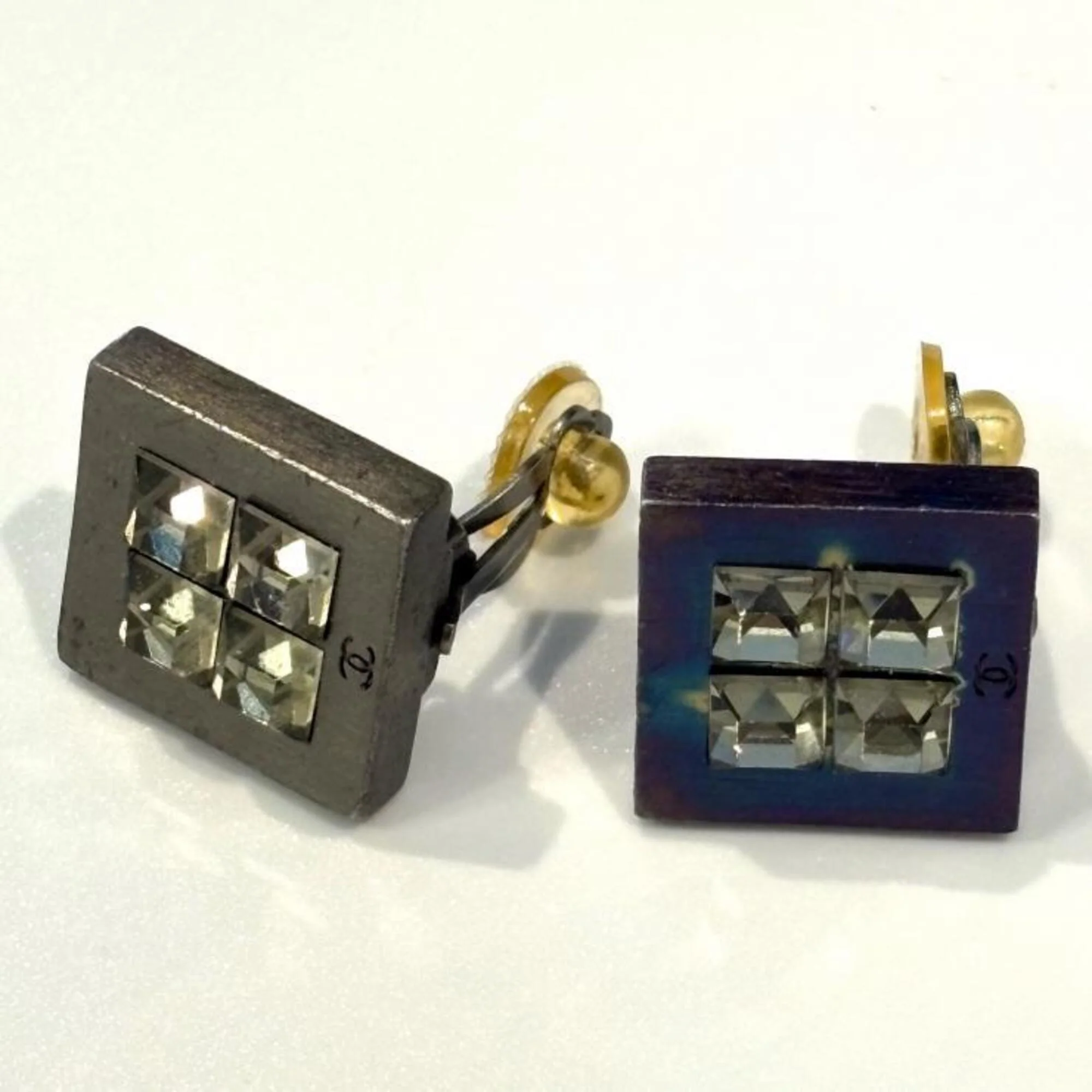 CC Logo Clip-On Earrings Metal - Image 4