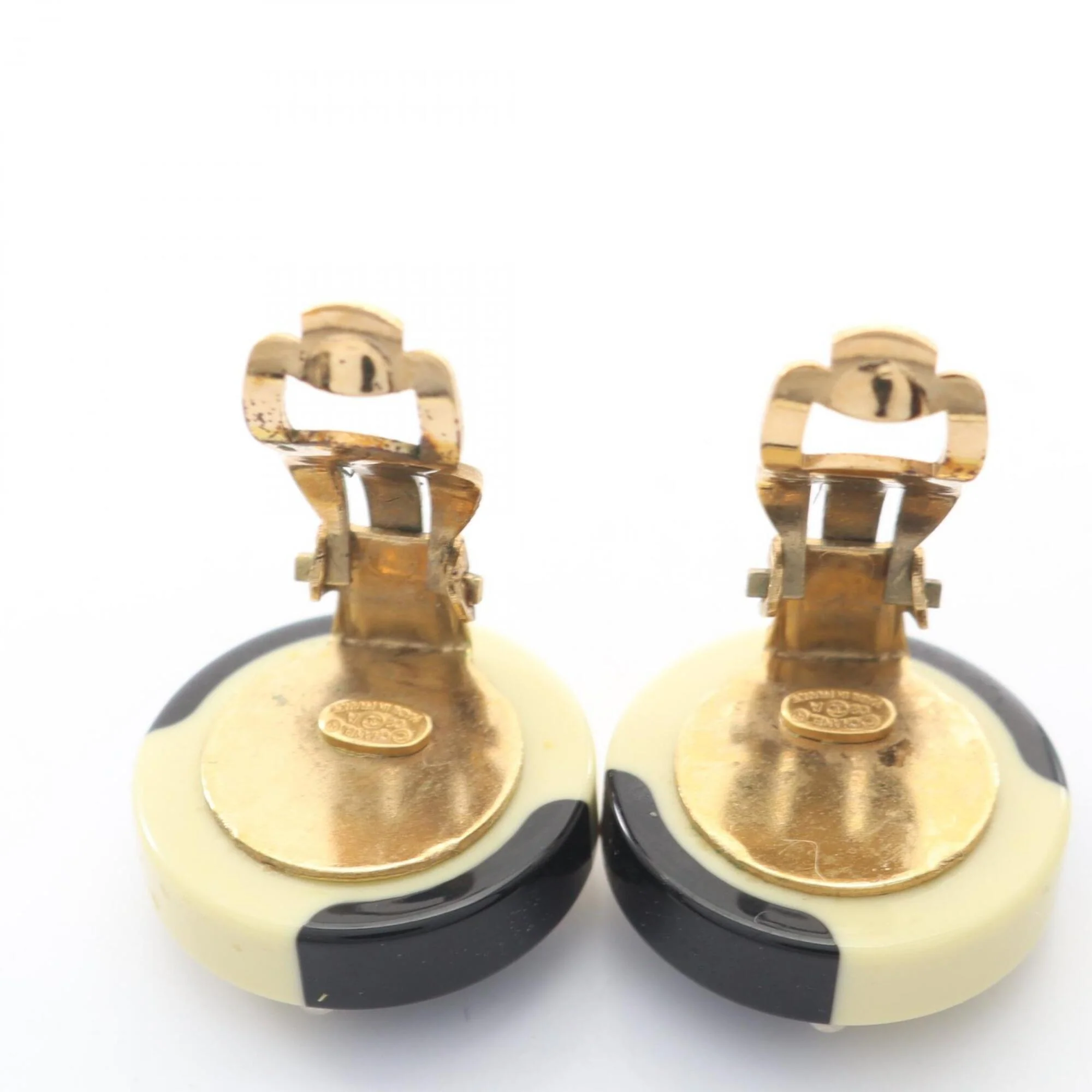 CC Logo Clip-On Earrings Metal - Image 5