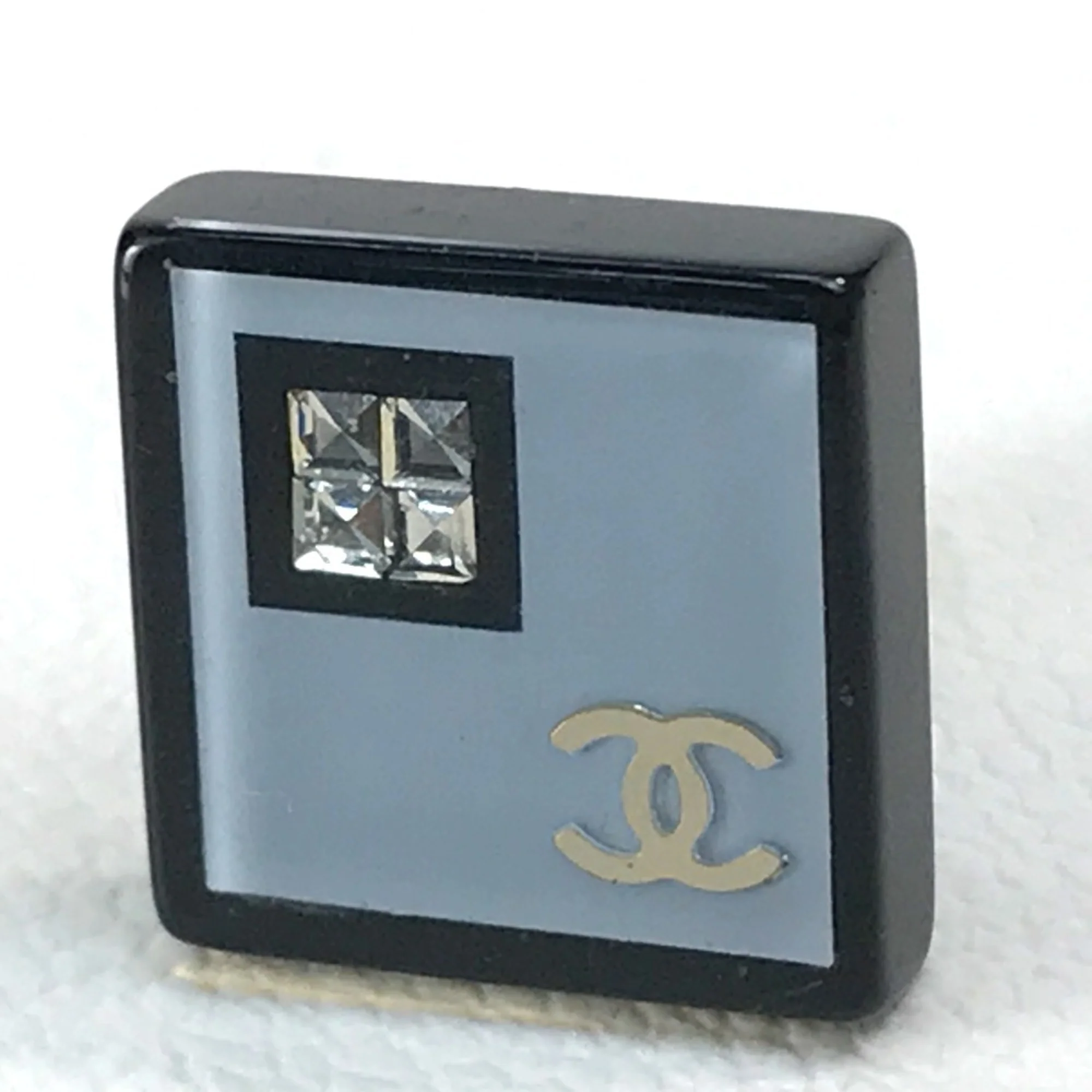 CC Logo Clip-On Earrings Metal - Image 7