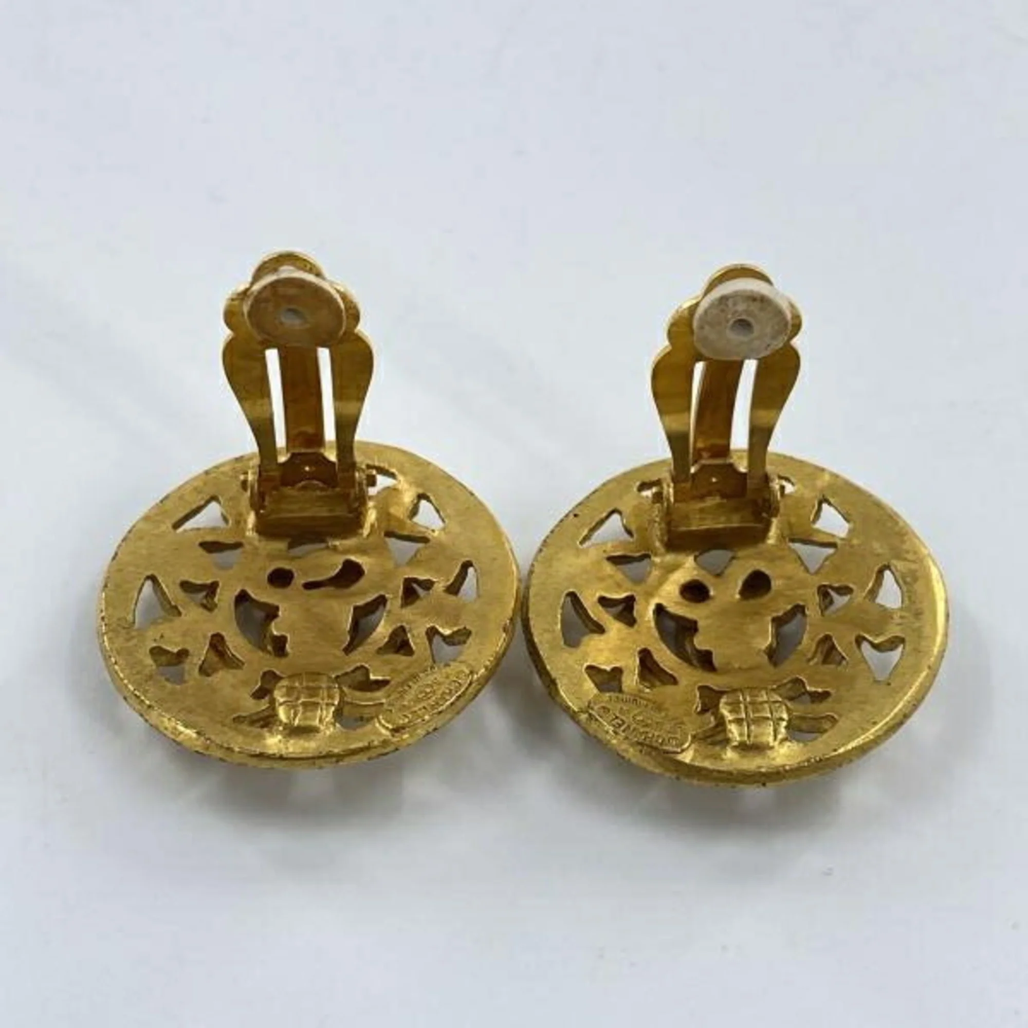 CC Logo Clip-On Earrings Metal - Image 4