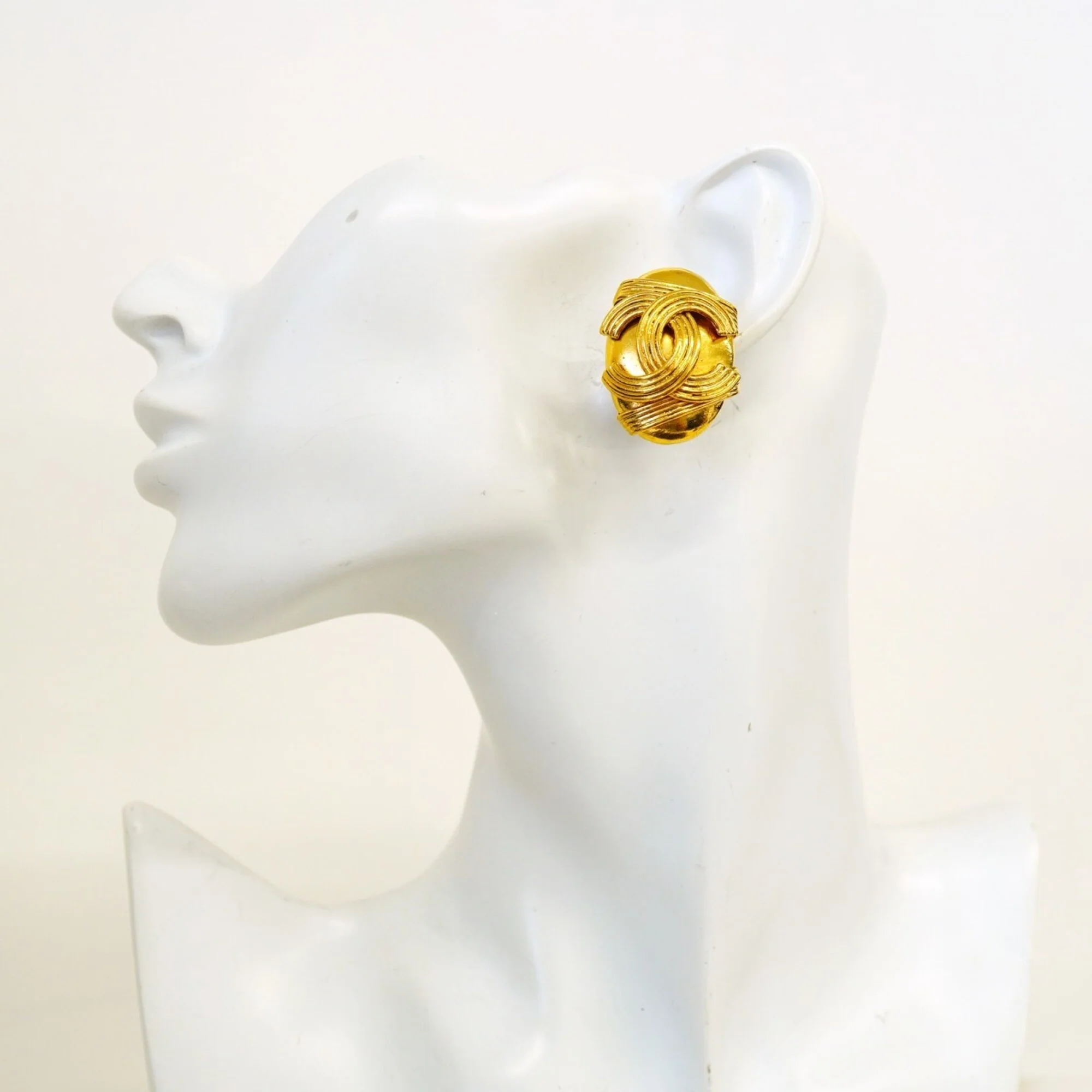 CC Logo Clip-On Earrings Metal Gold-Tone Metal - Image 5
