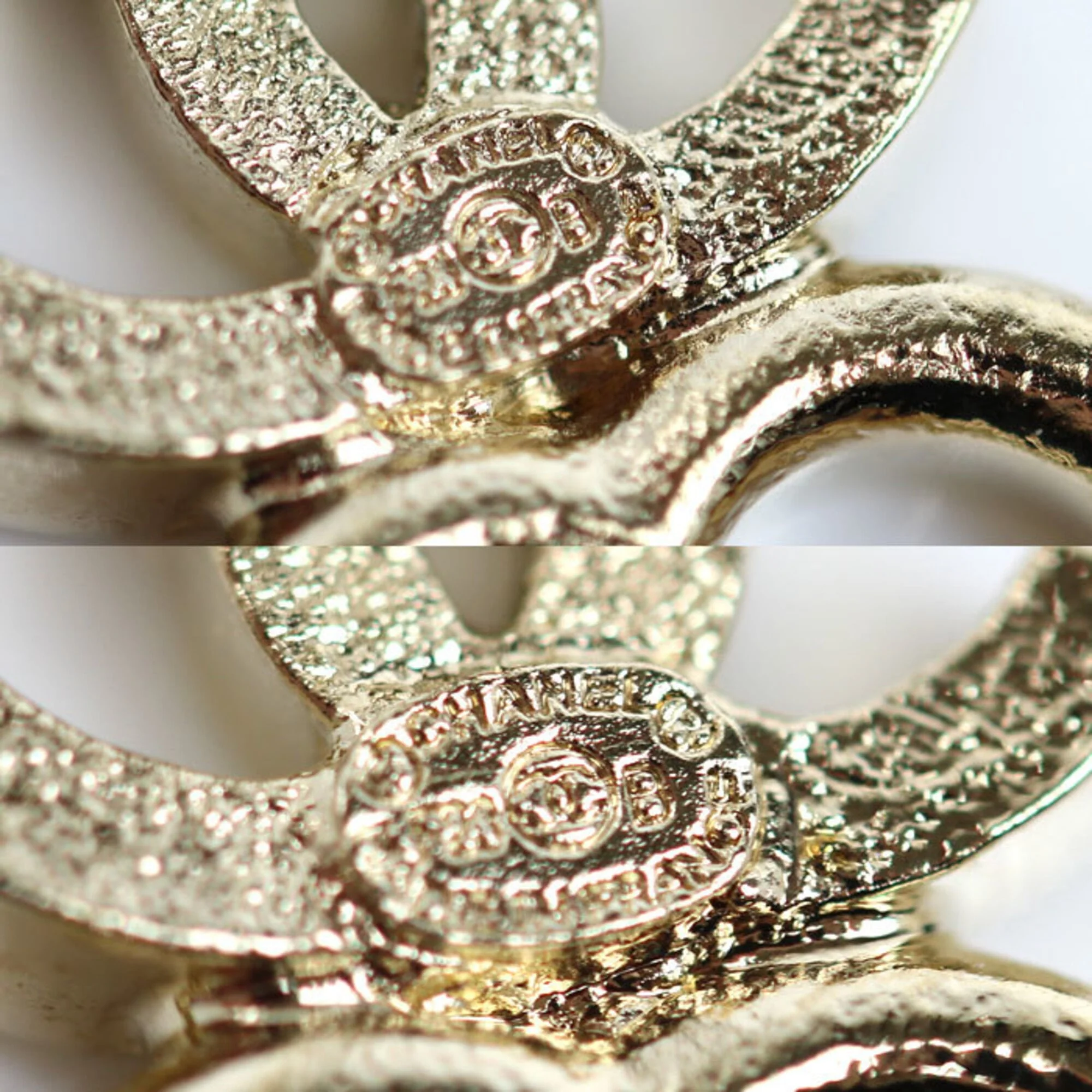 CC Logo Heart Earrings Metal - Image 4