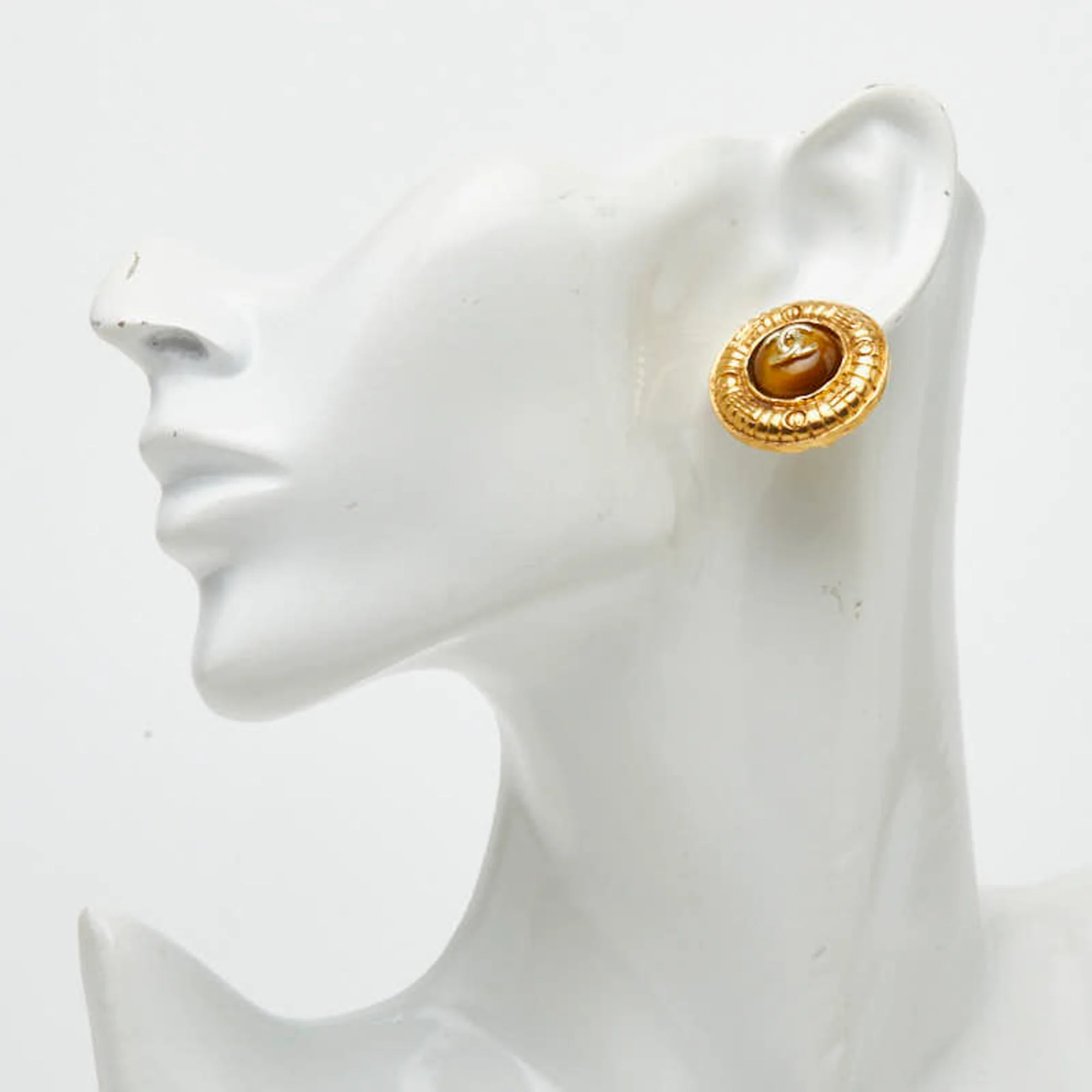 CC Logo Round Clip-On Earrings Gold-Tone Metal Gold-Tone Metal - Image 5