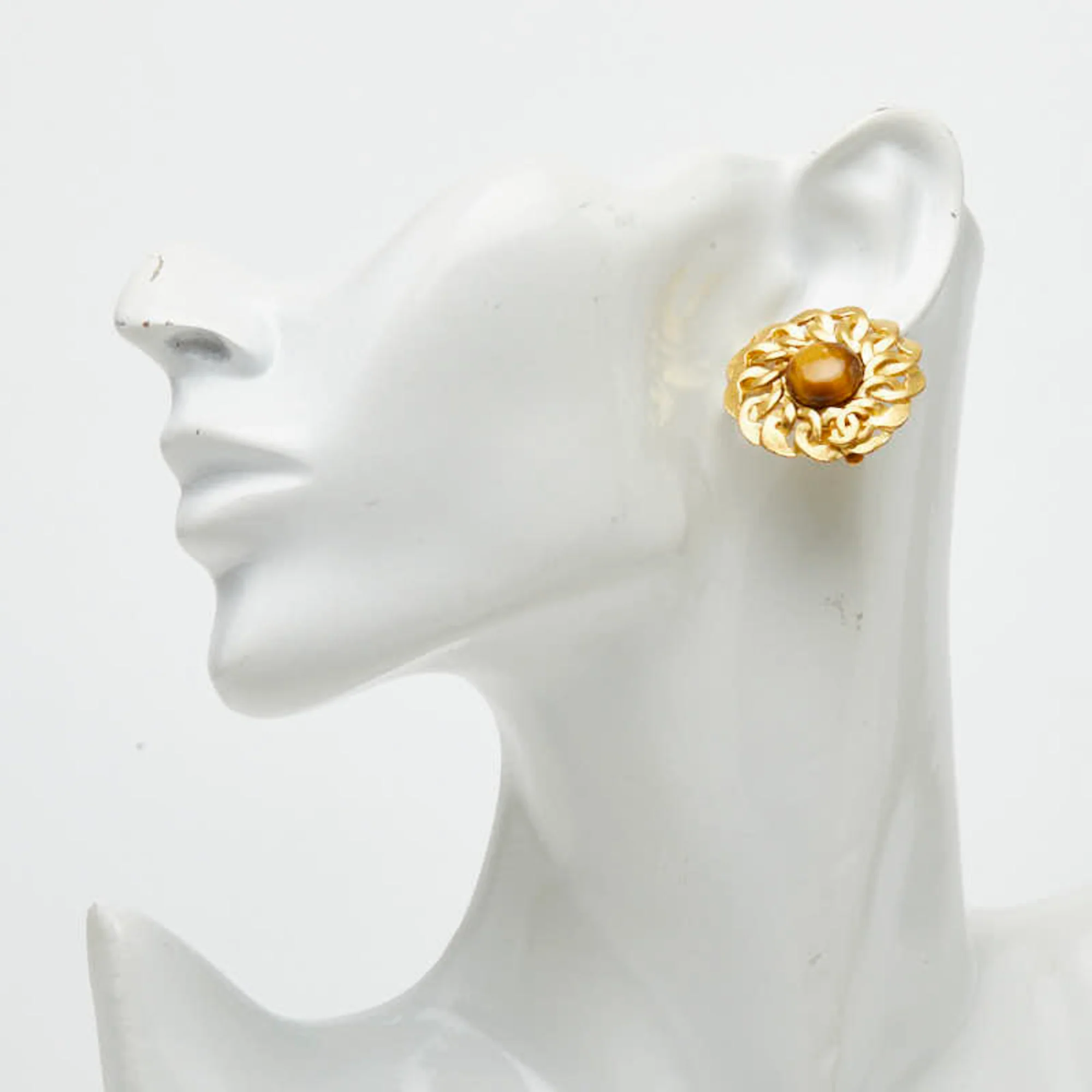 CC Logo Round Clip-On Earrings Gold-Tone Metal Gold-Tone Metal - Image 5