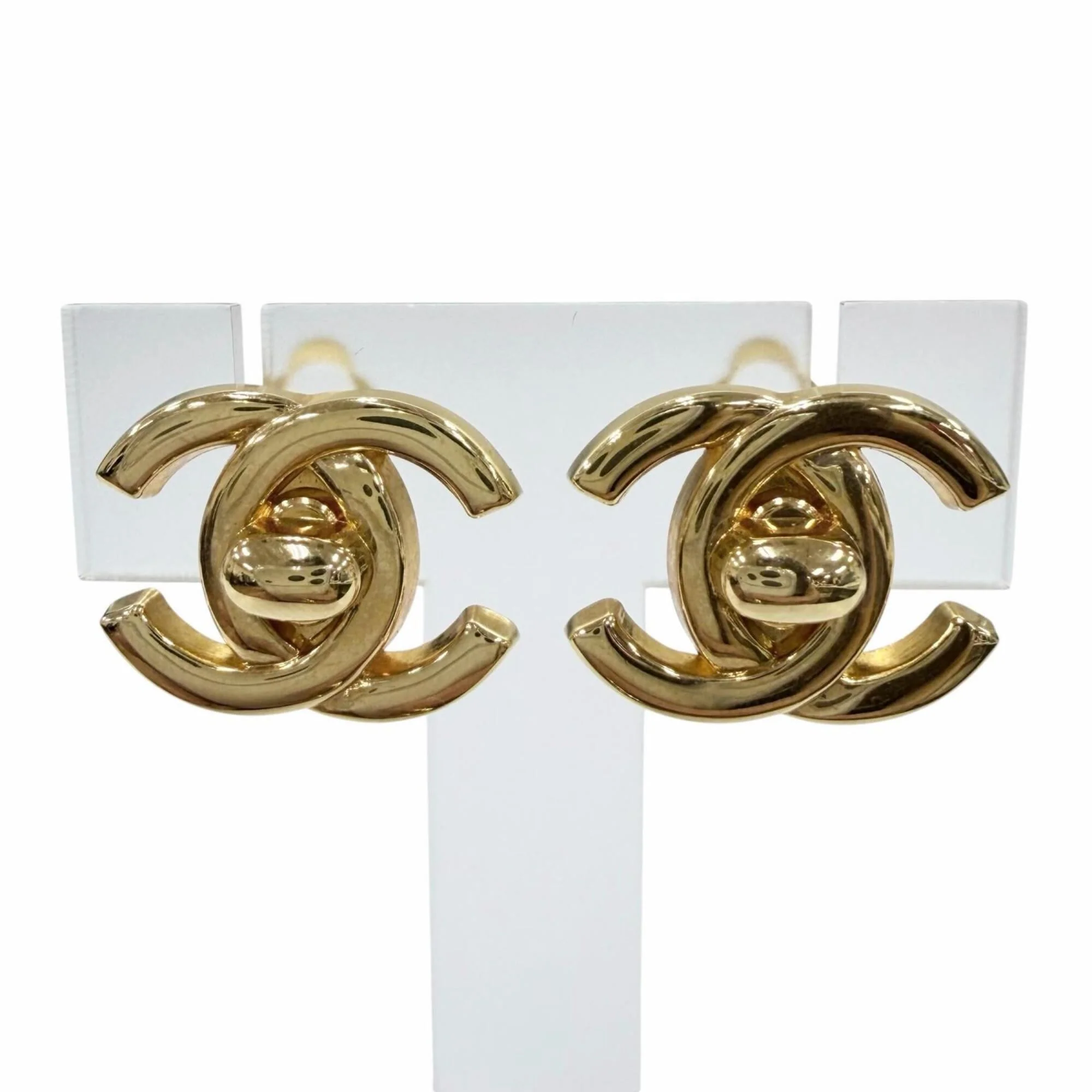 CC Logo Turnlock Clip-On Earrings Metal Gold-Tone Metal