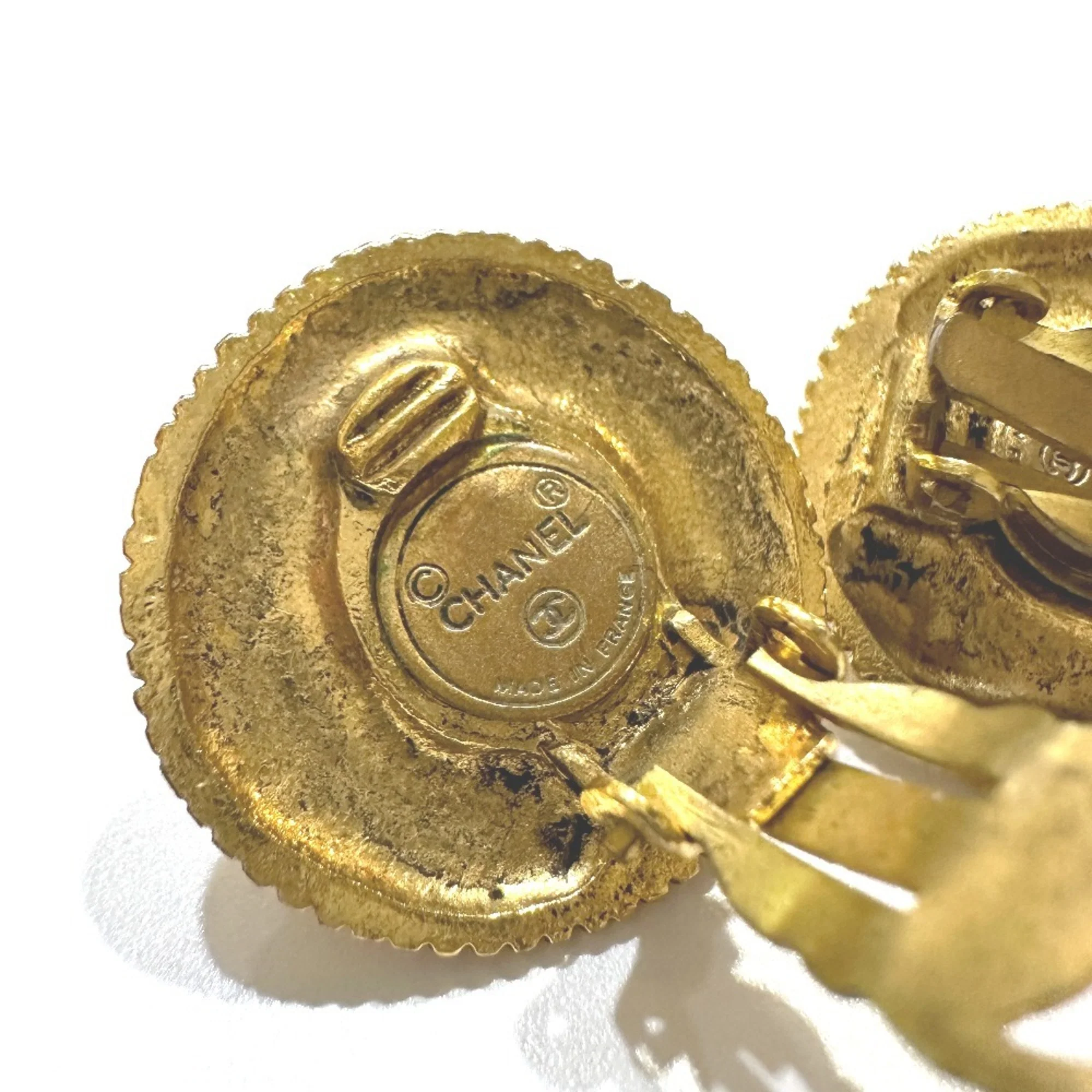 Clip-On Earrings Clip-On Gold-Tone Metal - Image 4