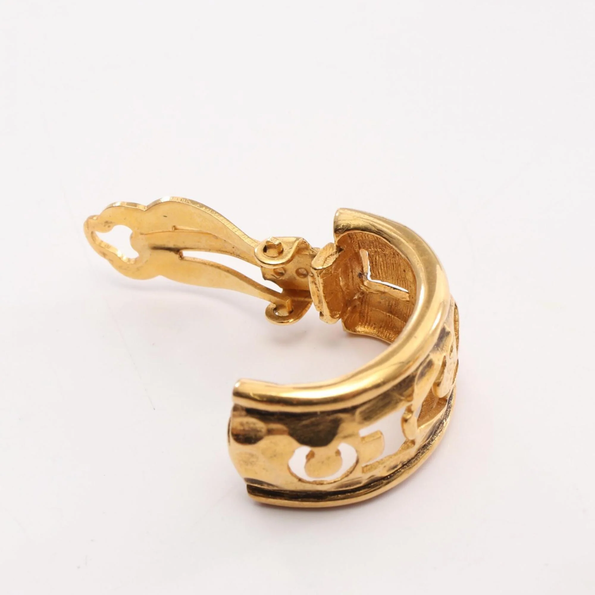 Clip-On Earrings Logo Clip-On Gold-Tone Metal - Image 6
