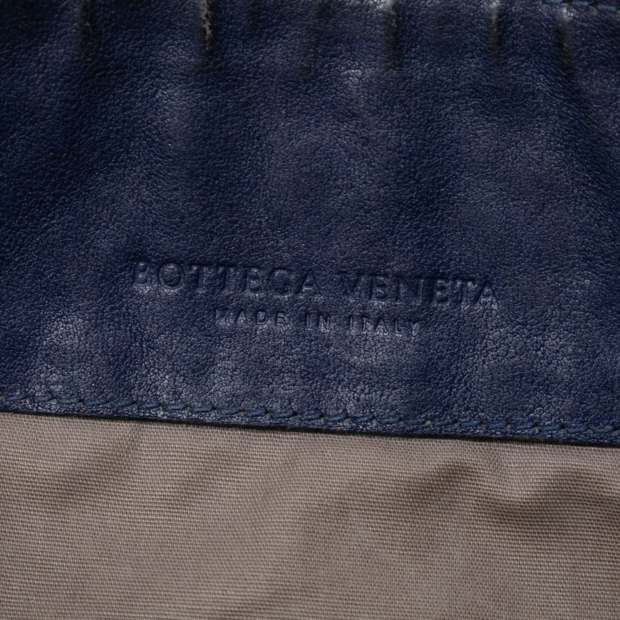 Flat Messenger Bag Intrecciato Nappa Medium - Image 5
