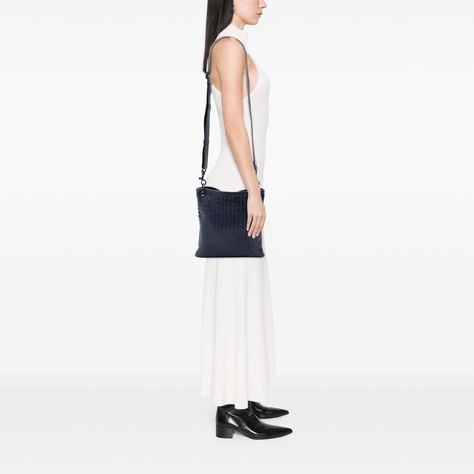 Flat Messenger Bag Intrecciato Nappa Medium - Image 7