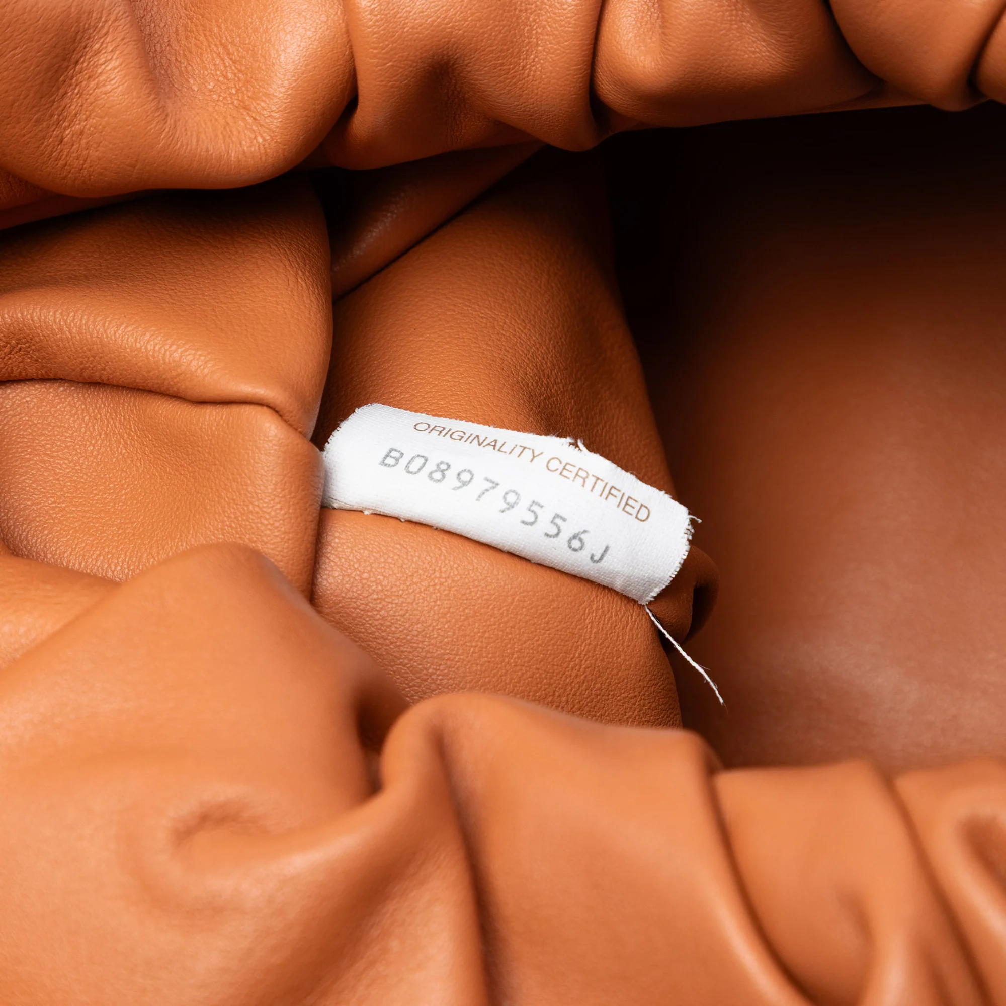 The Shoulder Pouch Leather Maxi - Image 6