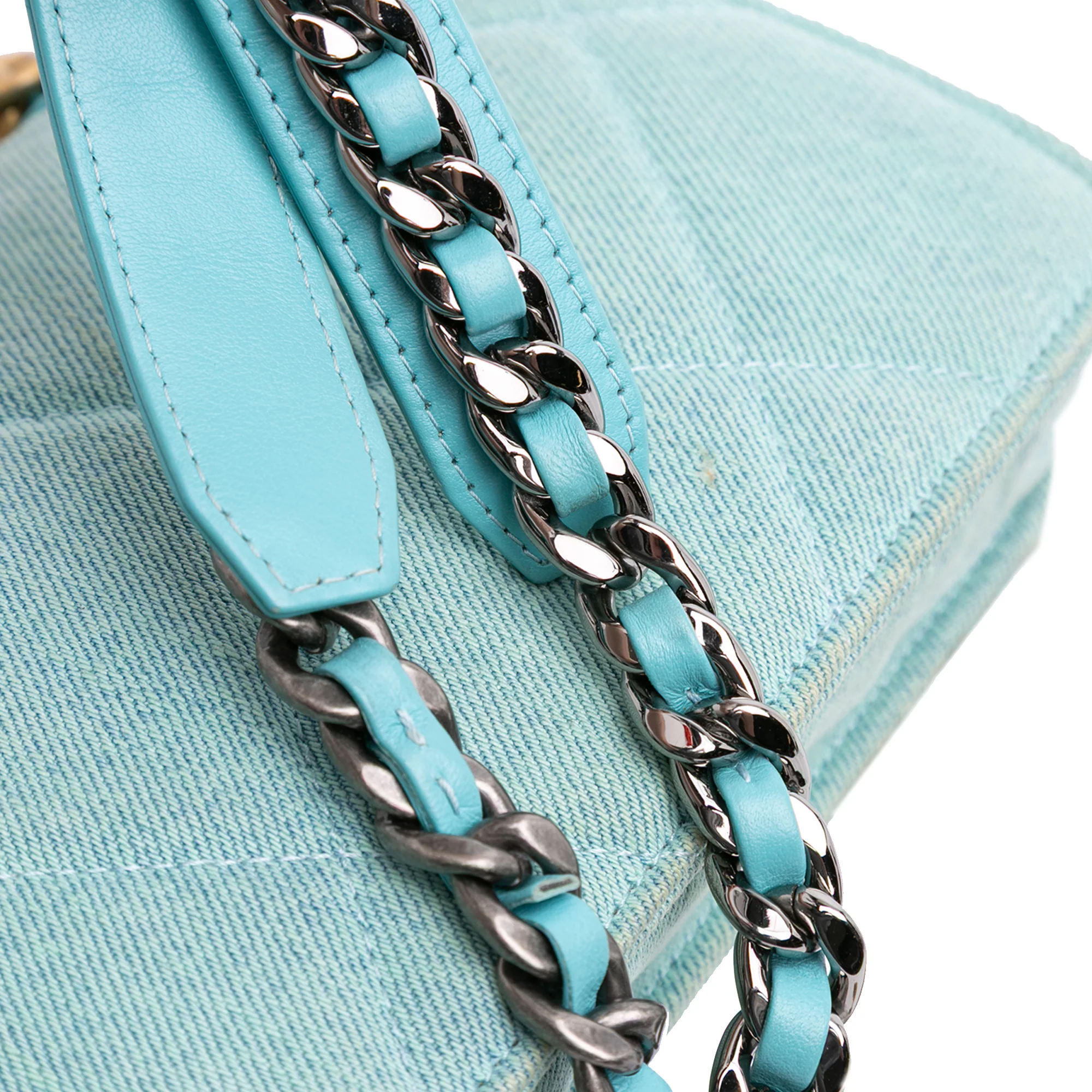 19 Wallet on Chain Quilted Denim - Image 8