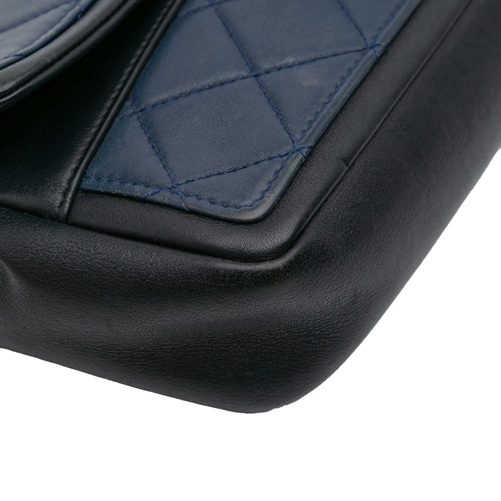 Elegant CC Flap Bag Quilted Lambskin Medium - Image 7