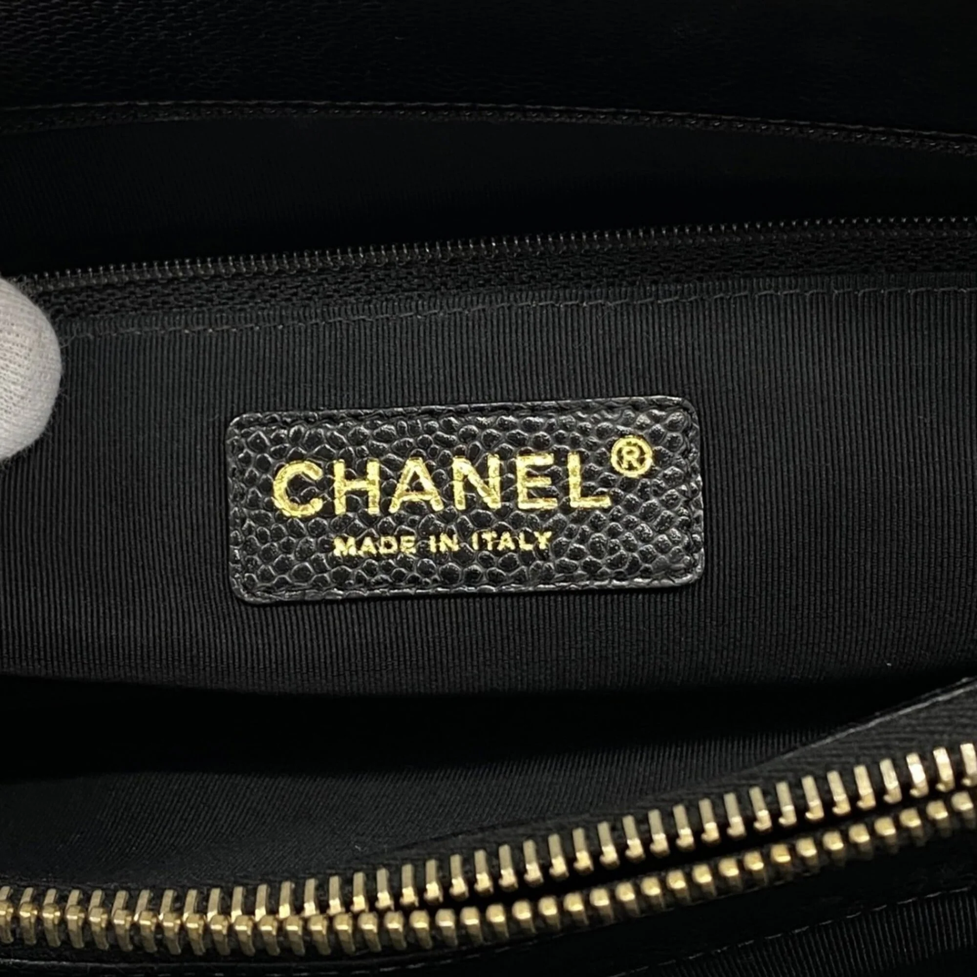 Grand Shopping Tote Quilted Caviar - Image 5