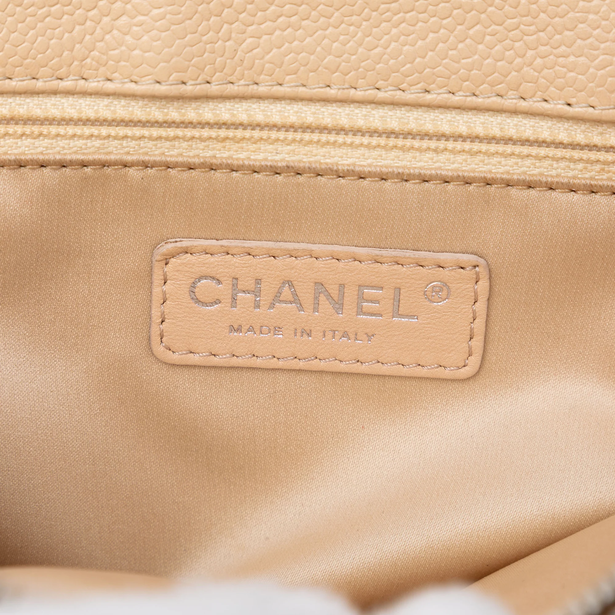 Grand Shopping Tote Quilted Caviar - Image 6