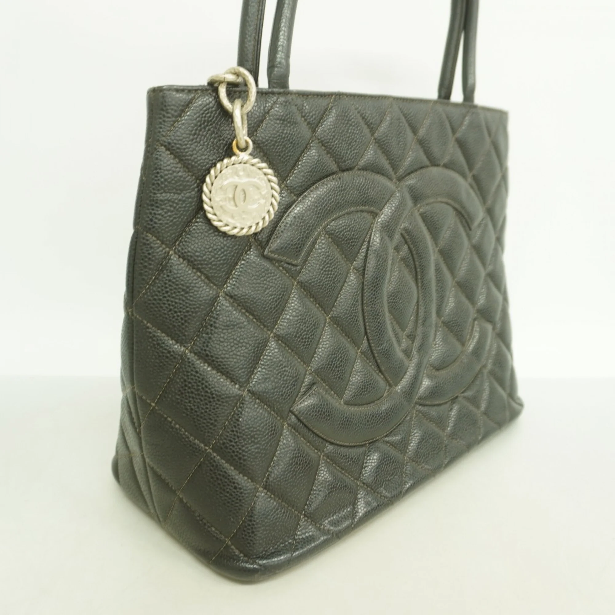 Medallion Tote Quilted Caviar - Image 2