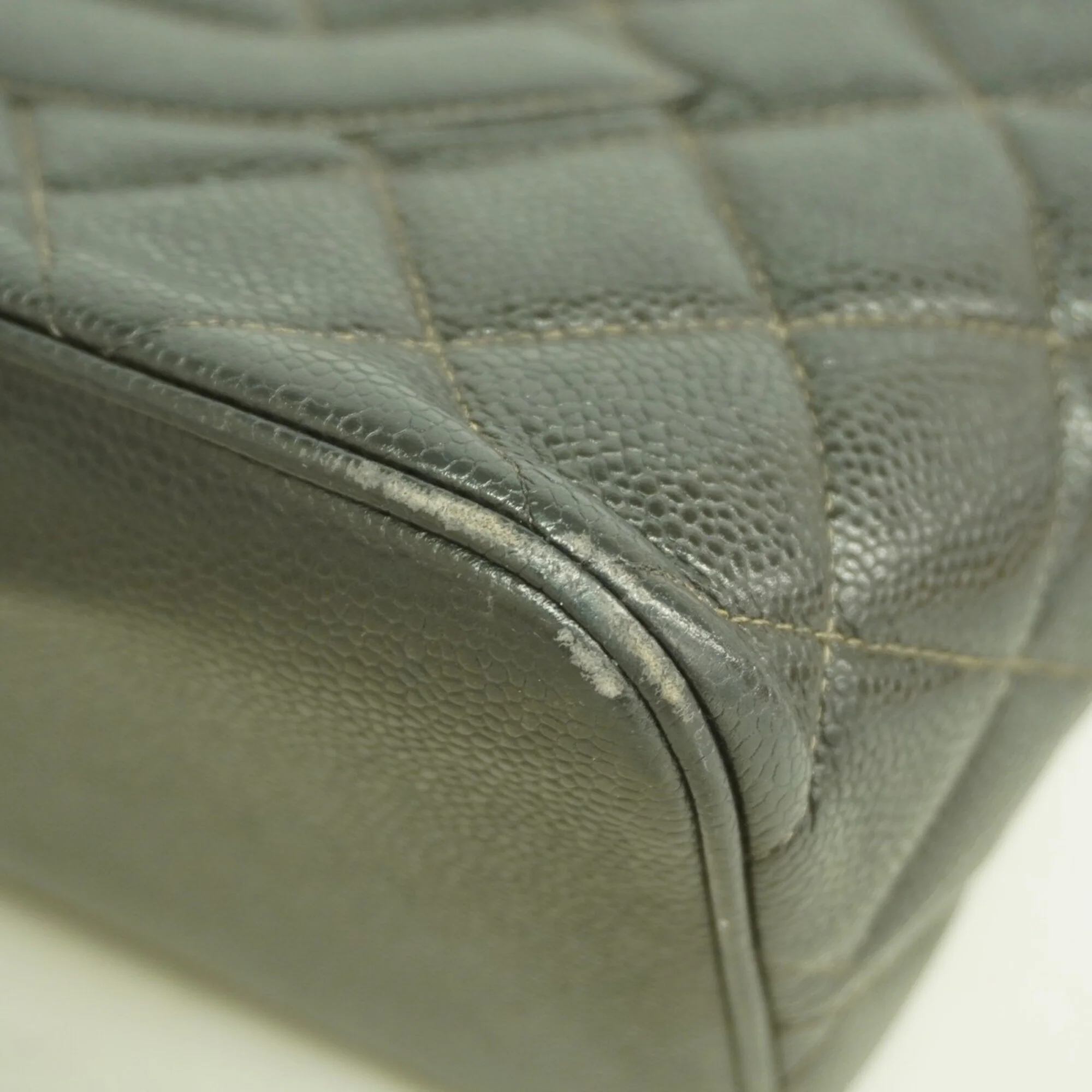 Medallion Tote Quilted Caviar - Image 6