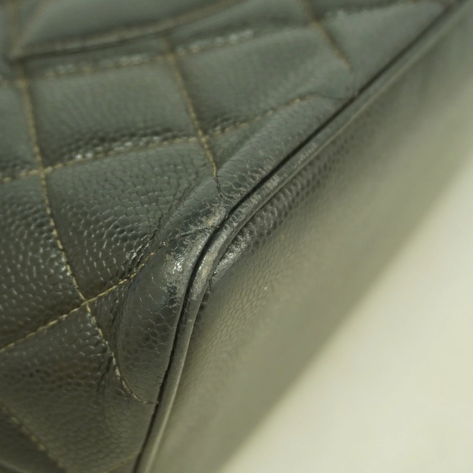 Medallion Tote Quilted Caviar - Image 7