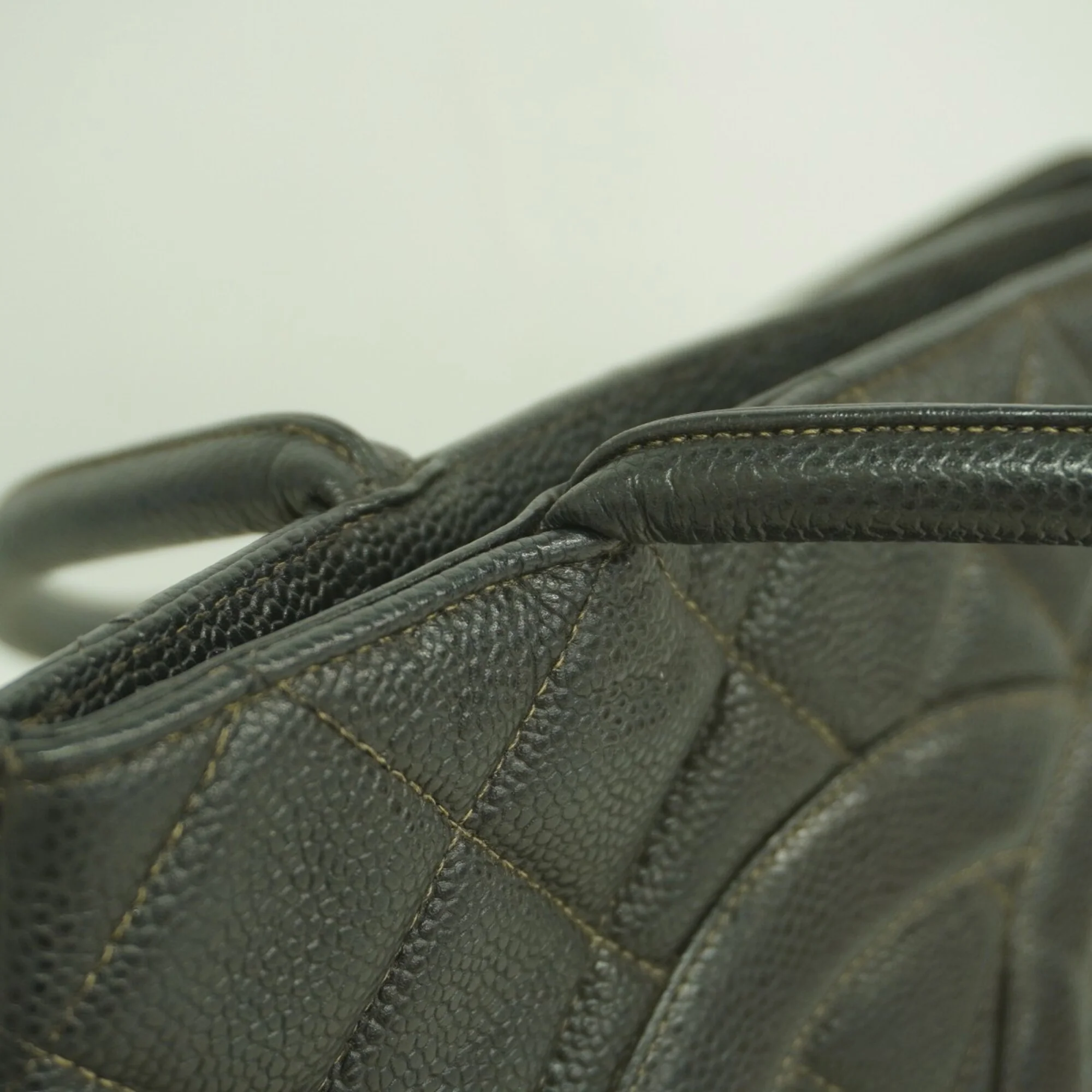 Medallion Tote Quilted Caviar - Image 9