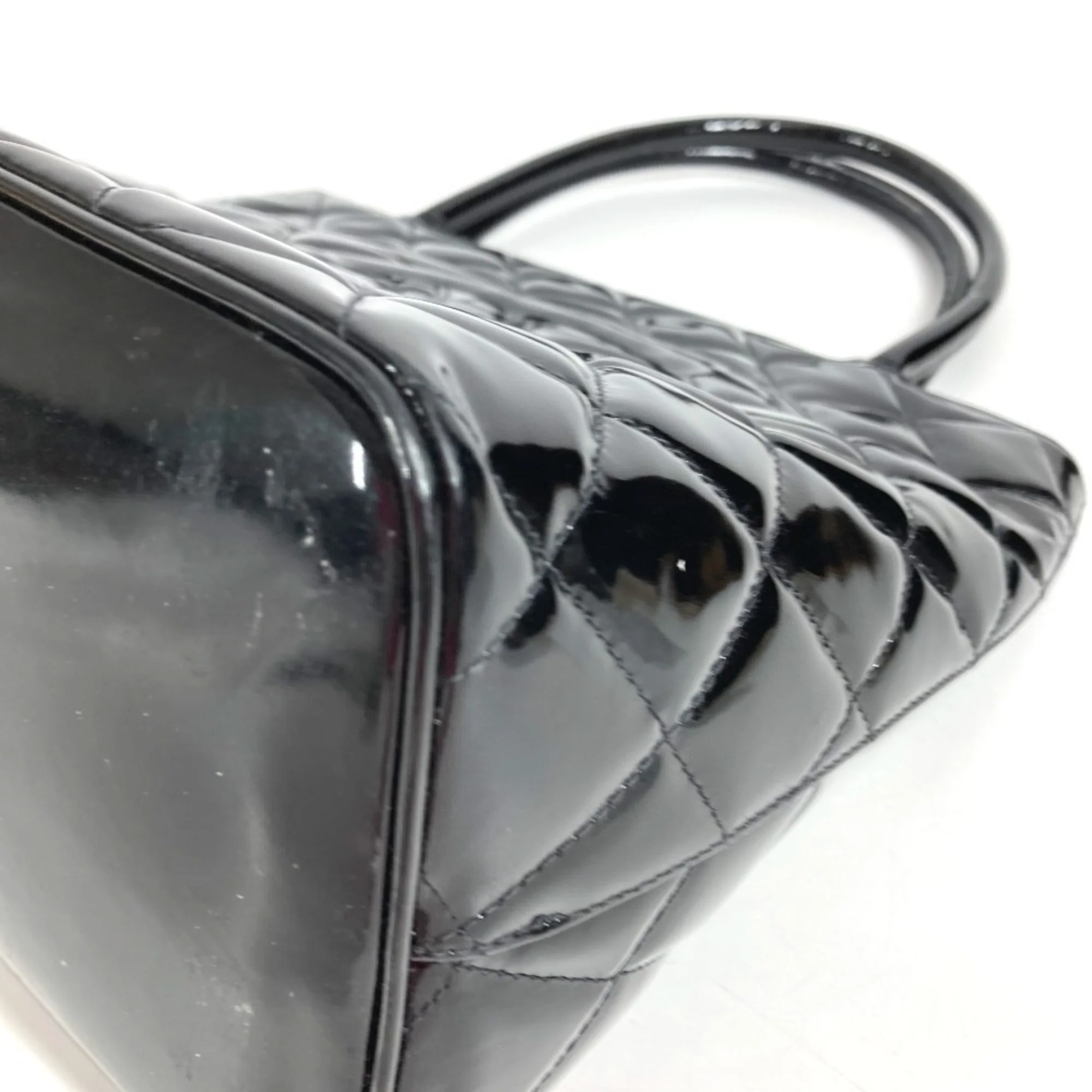 Medallion Tote Quilted Patent - Image 7