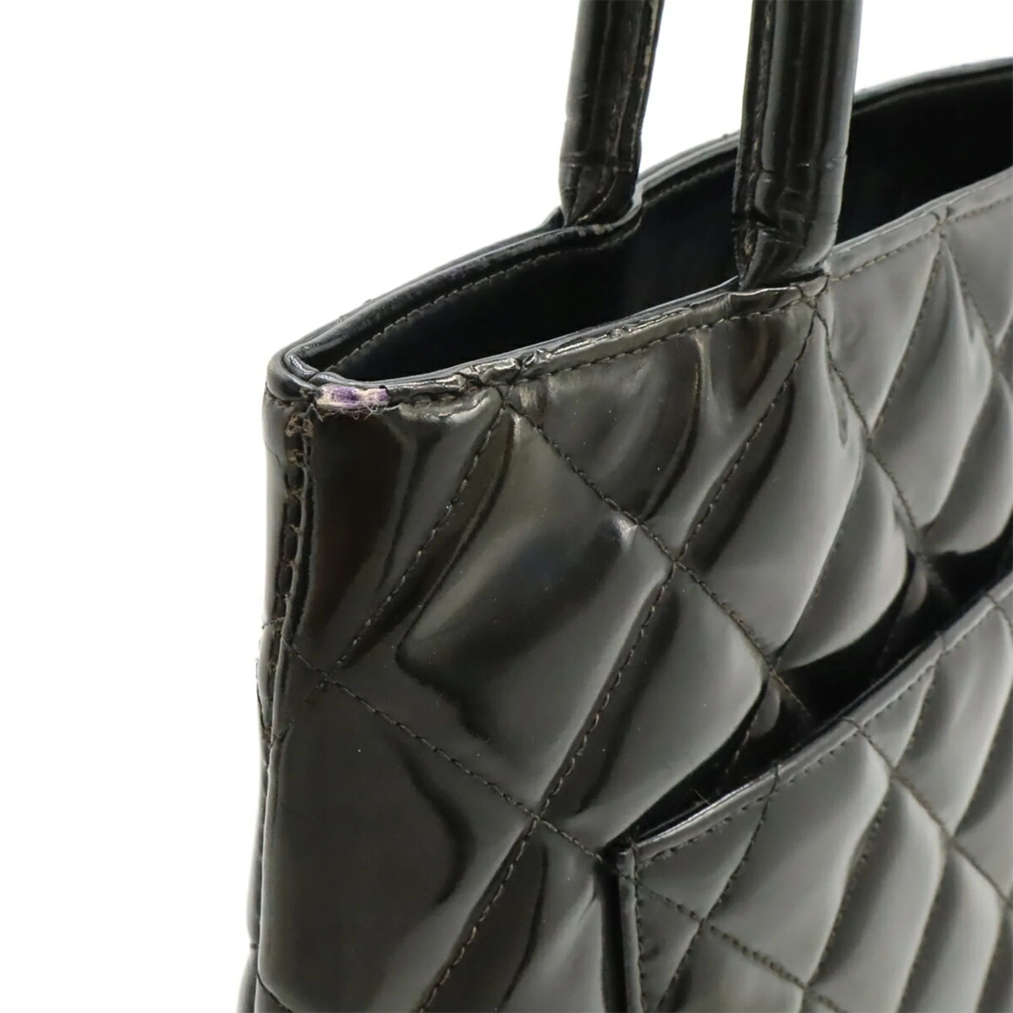 Medallion Tote Quilted Patent - Image 5