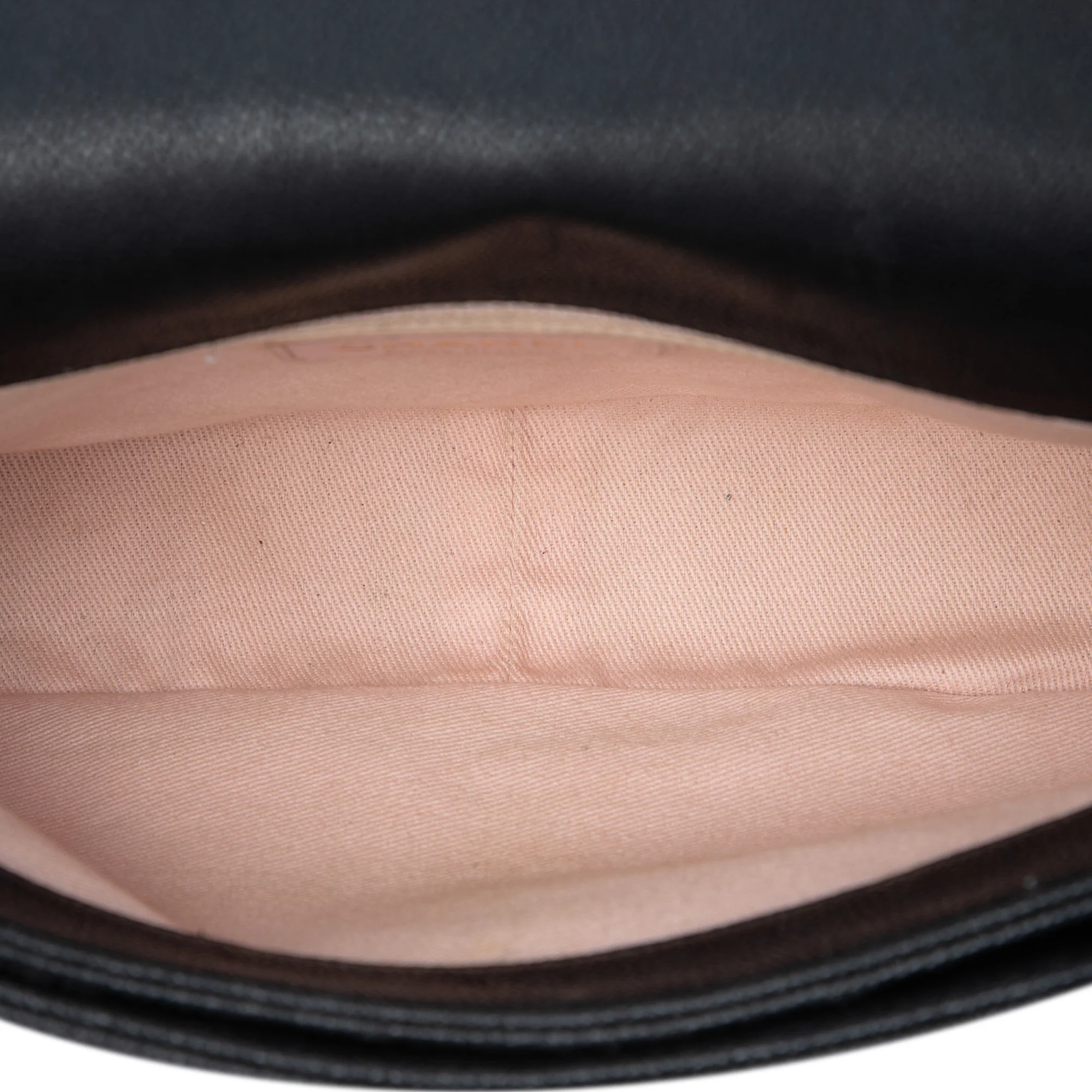 Thread Around Flap Bag Quilted Caviar Medium - Image 4