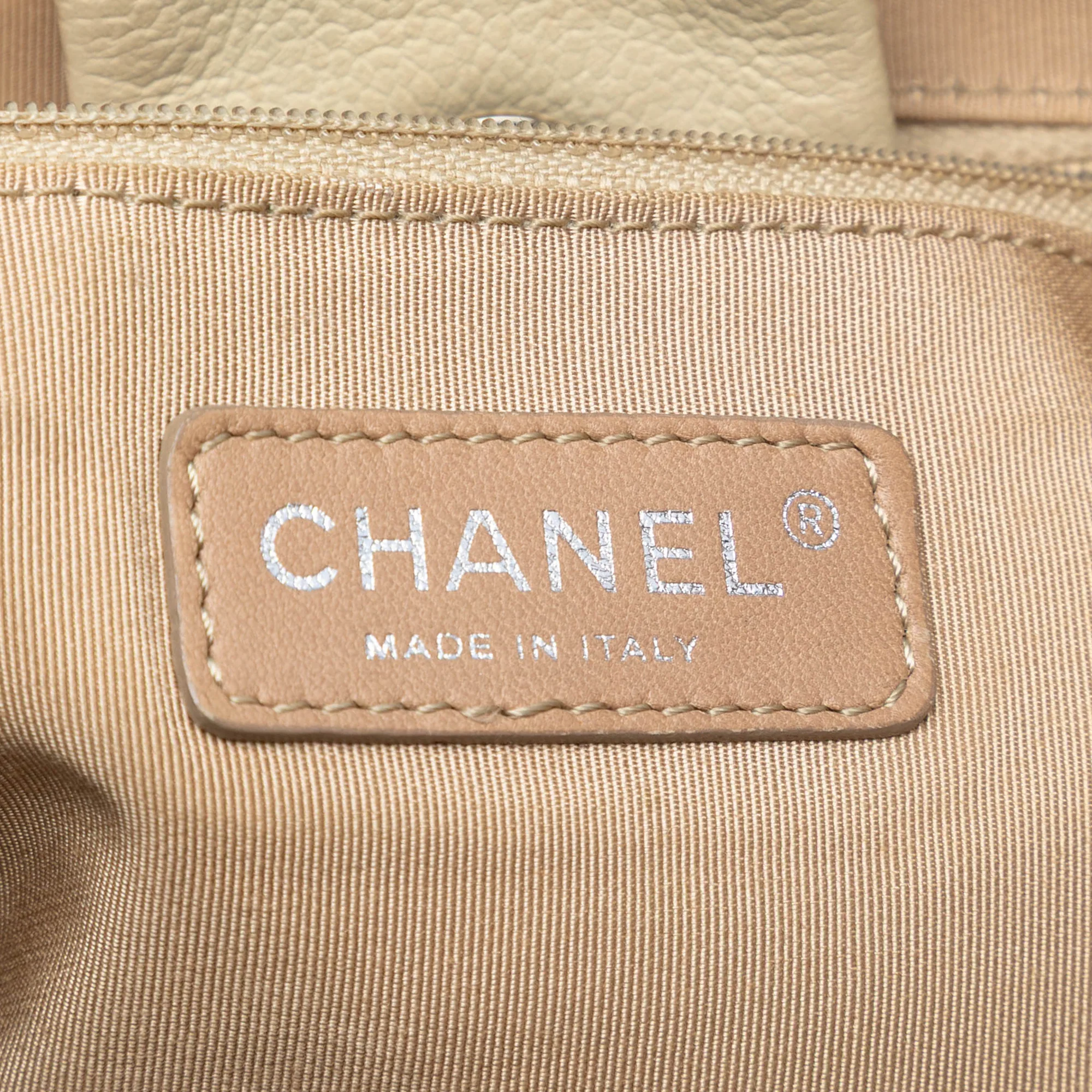 Timeless CC Expandable Tote Quilted Caviar Medium - Image 5