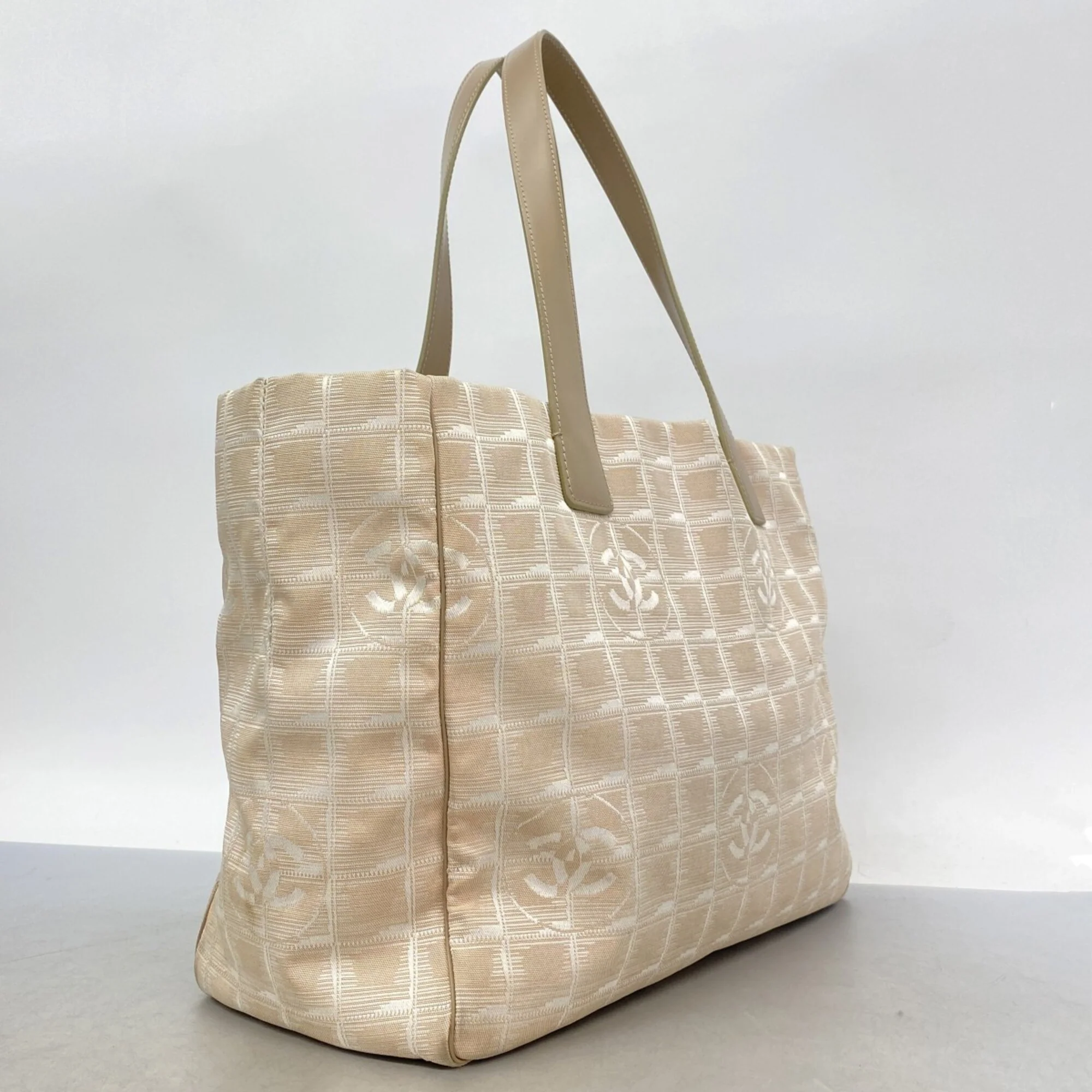 Travel Line Tote Nylon Medium - Image 2