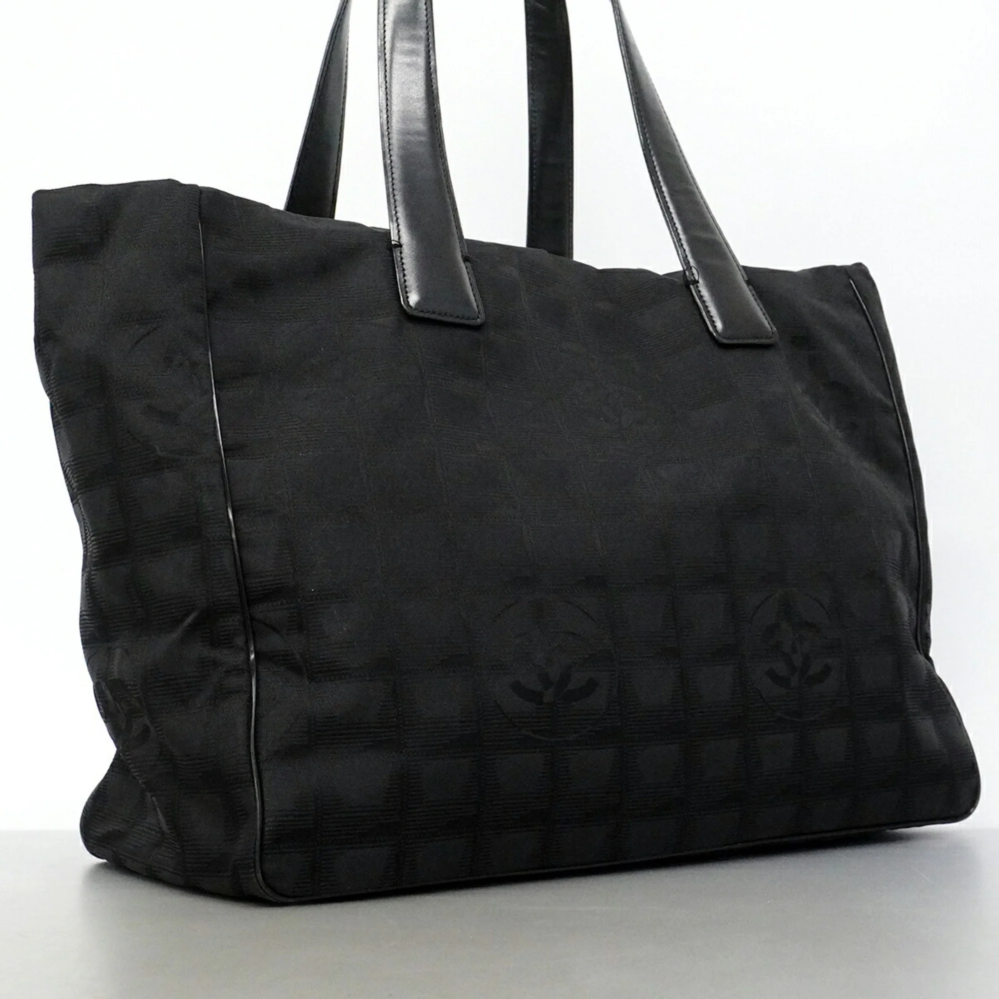 Travel Line Tote Nylon Medium - Image 2