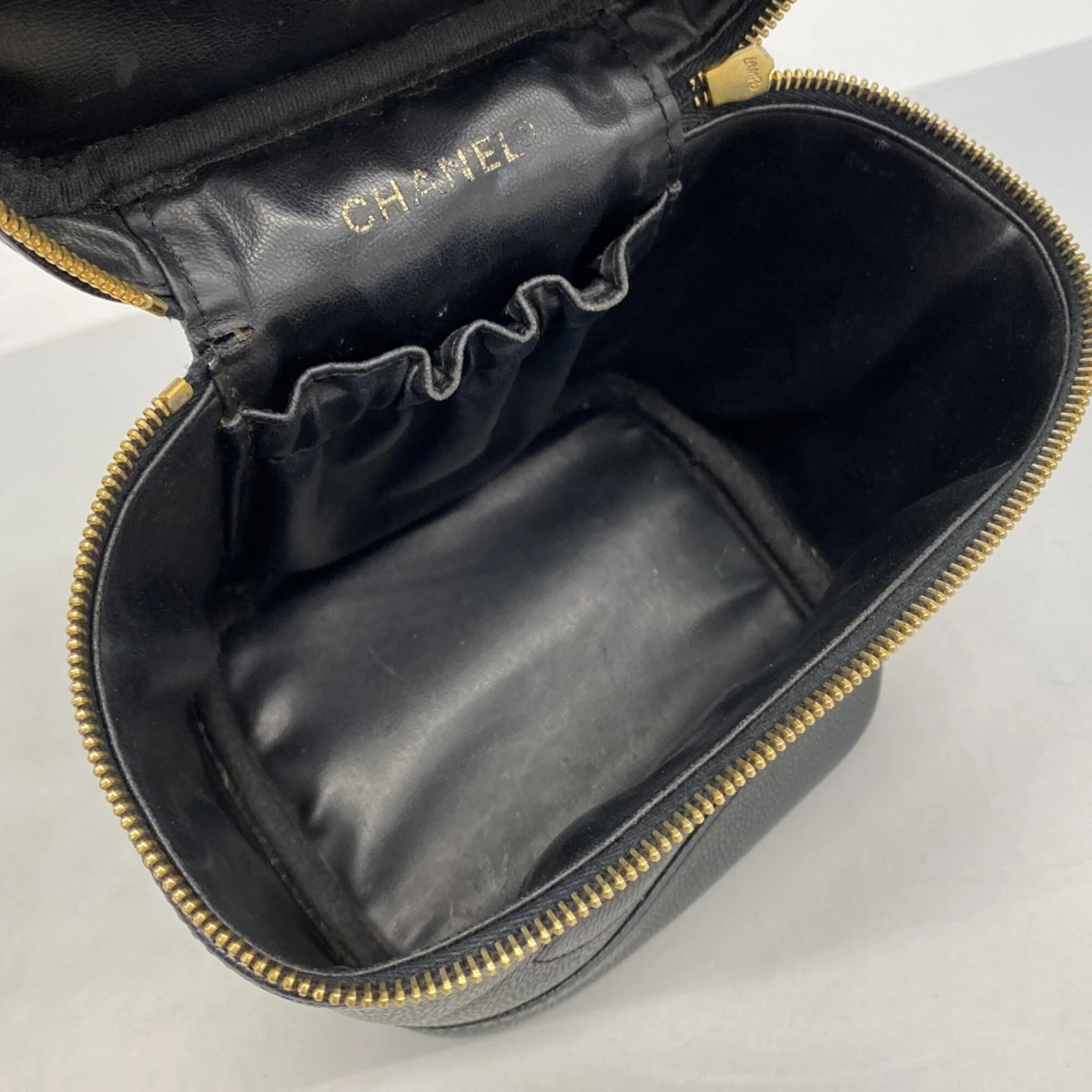 Vintage Timeless Cosmetic Case Caviar Tall - Image 4