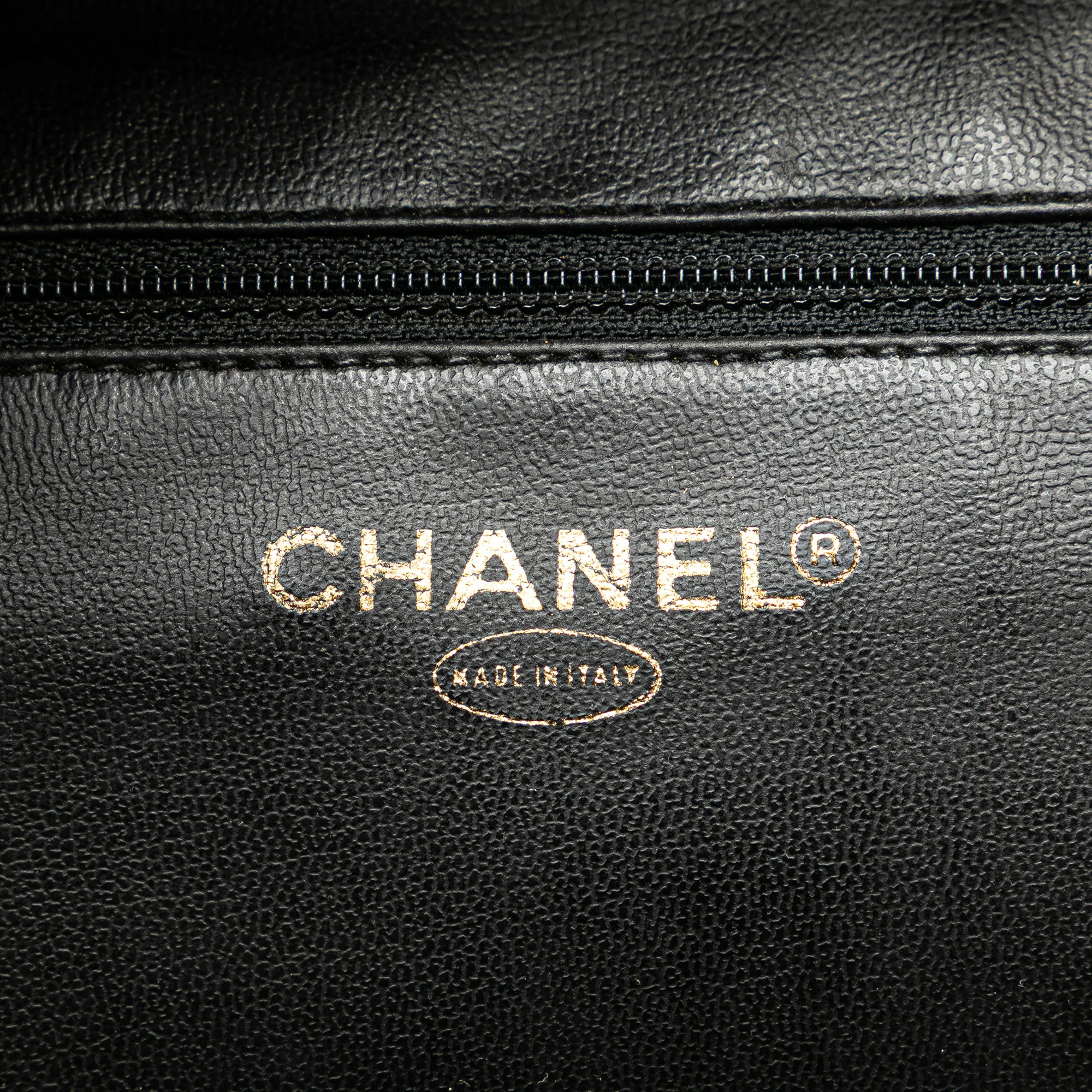 Vintage Timeless Zip Around Vanity Case Caviar Medium - Image 7