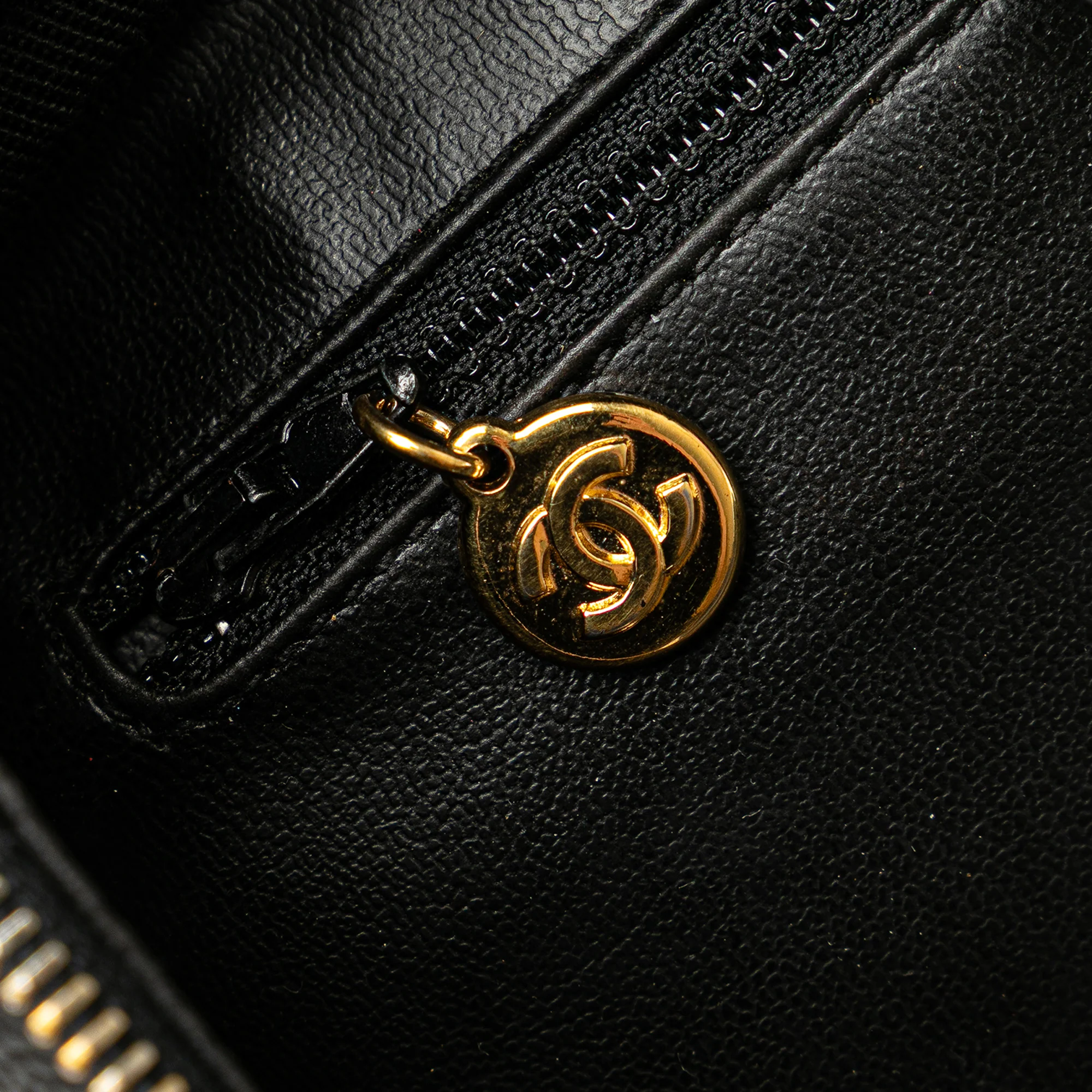 Vintage Timeless Zip Around Vanity Case Caviar Medium - Image 9