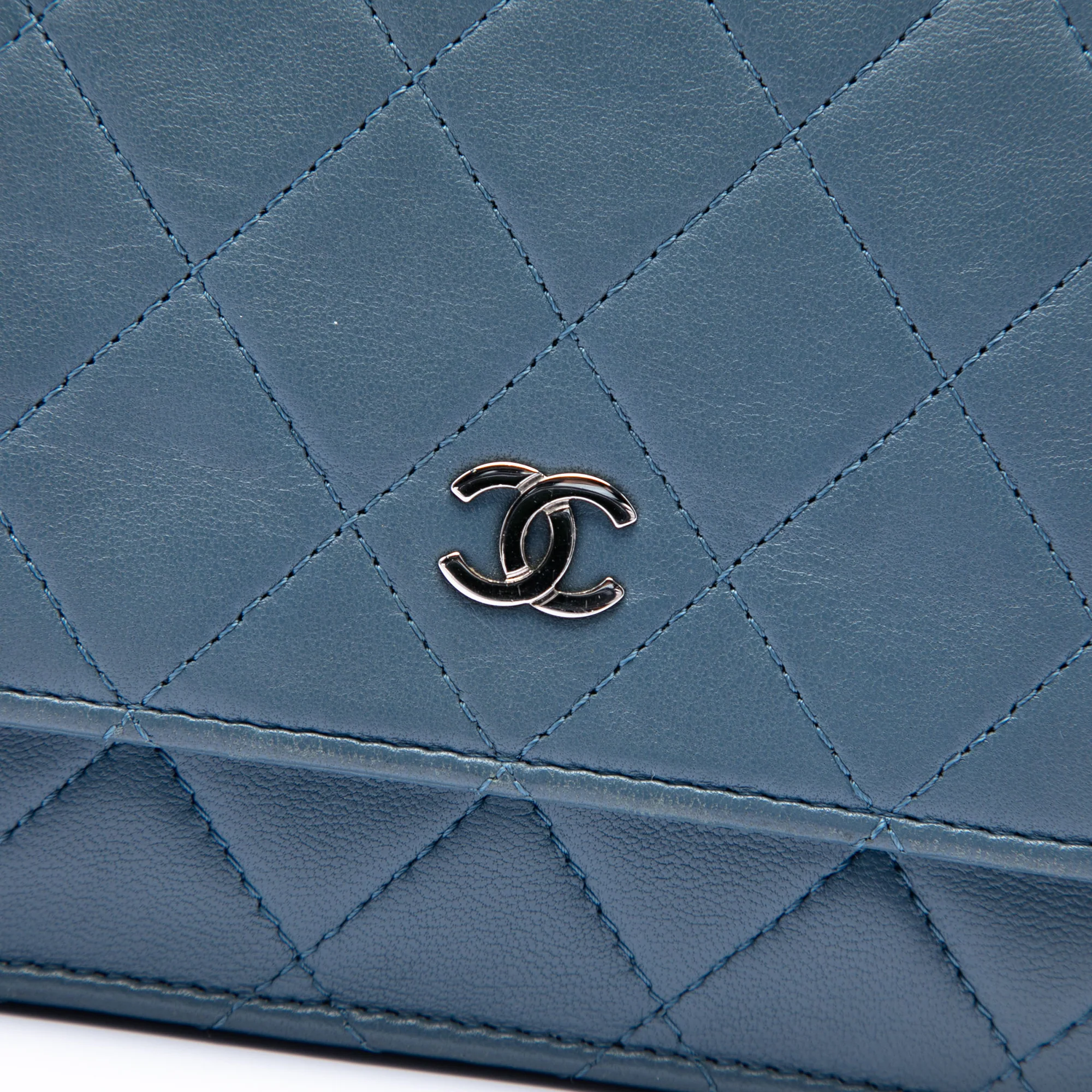 Wallet on Chain Quilted Lambskin - Image 5