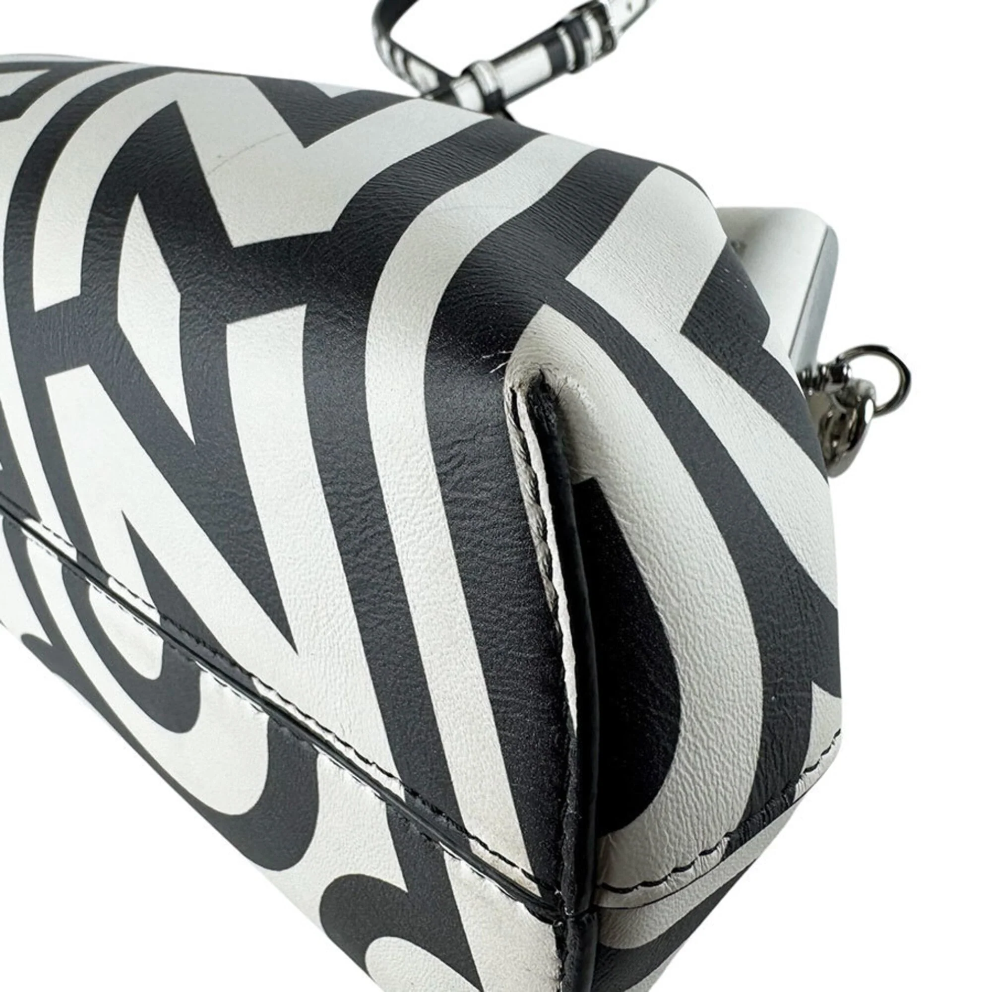 x Marc Jacobs Baguette NM Bag Printed Leather Medium - Image 9