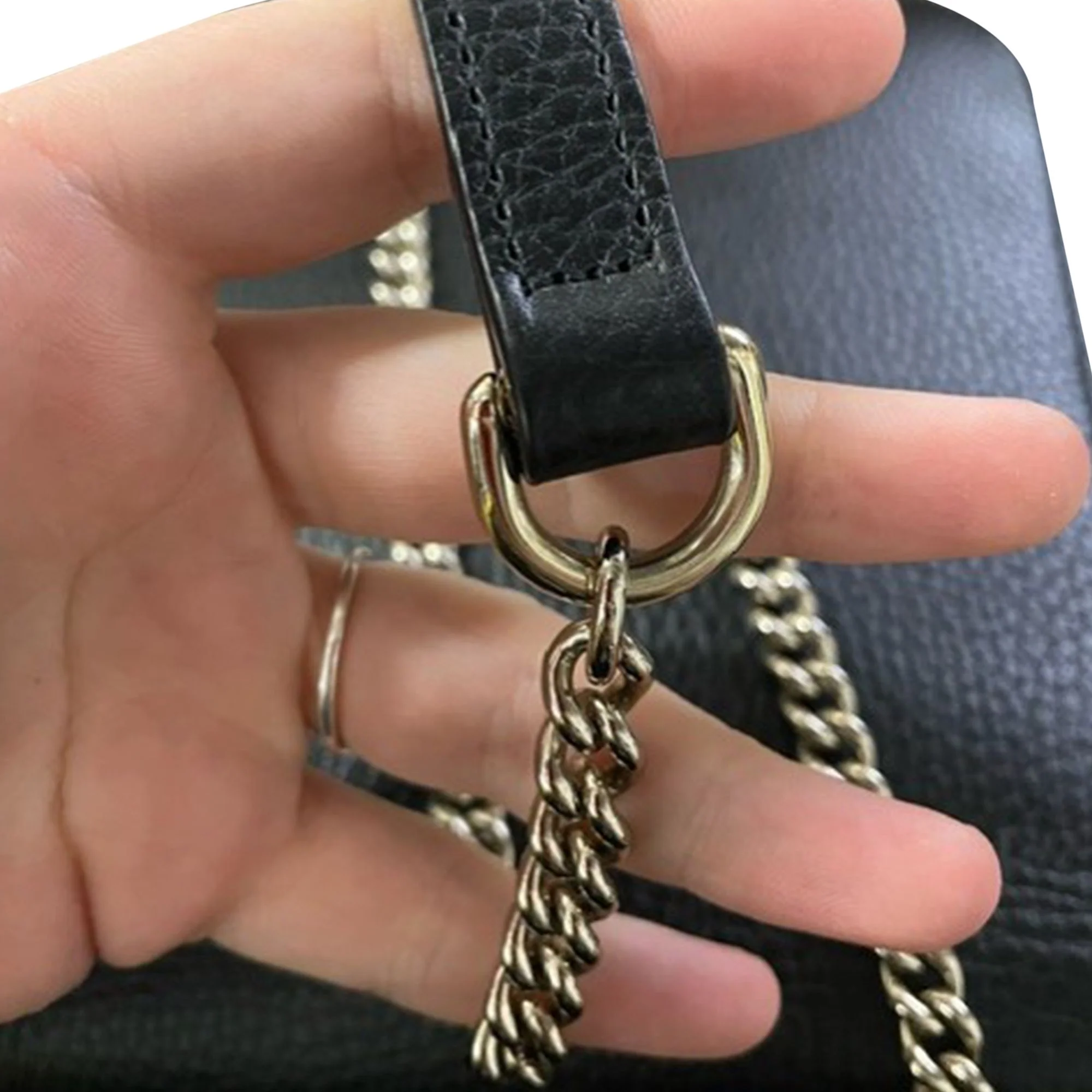 Interlocking Shoulder Bag Leather Medium - Image 5