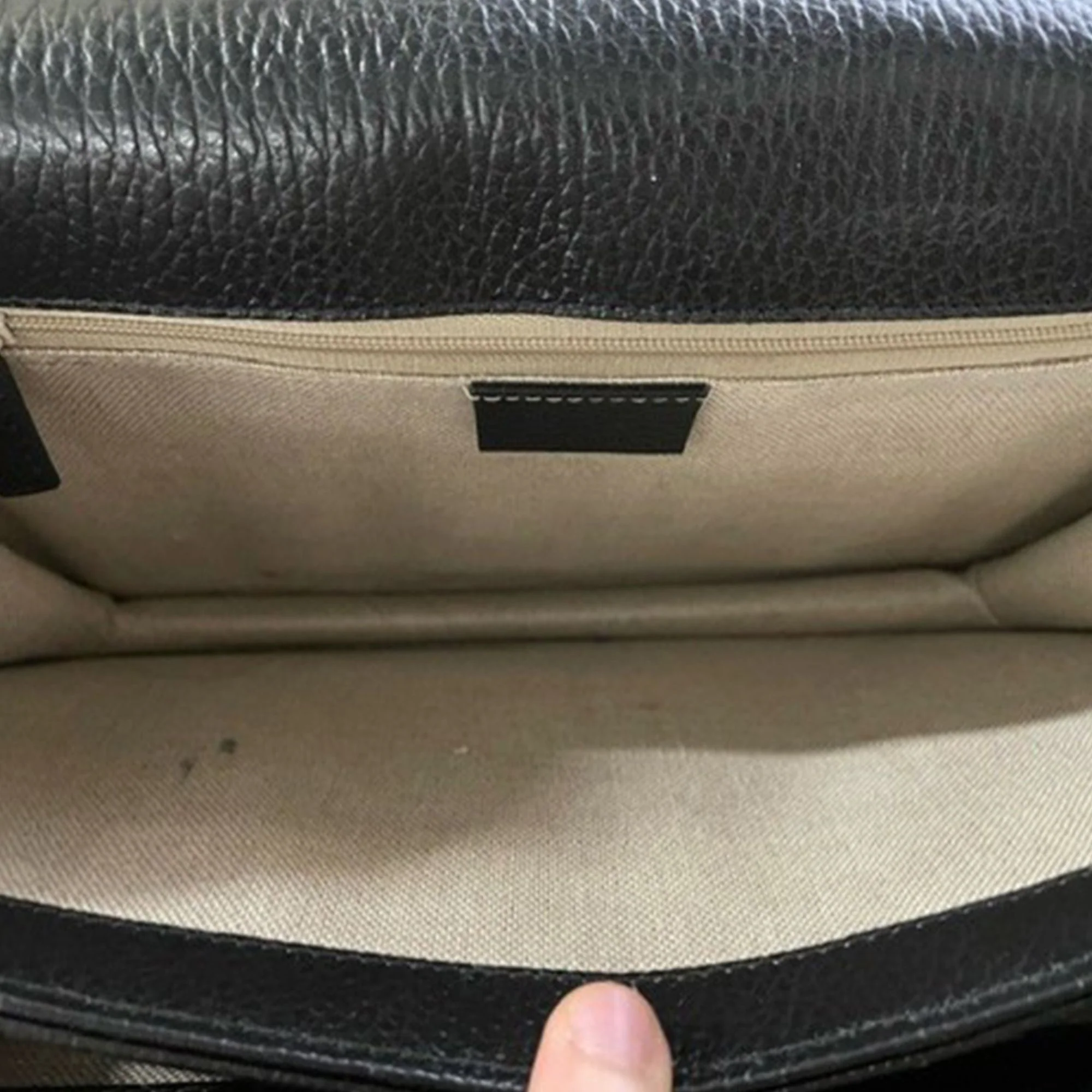 Interlocking Shoulder Bag Leather Medium - Image 6