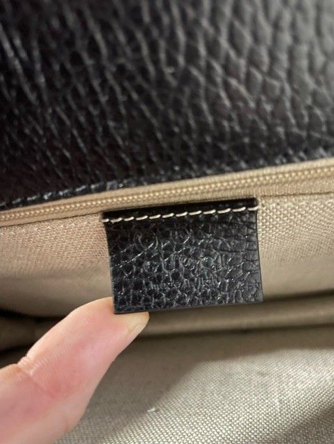Interlocking Shoulder Bag Leather Medium - Image 7