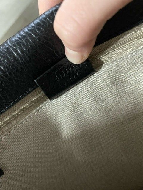 Interlocking Shoulder Bag Leather Medium - Image 9